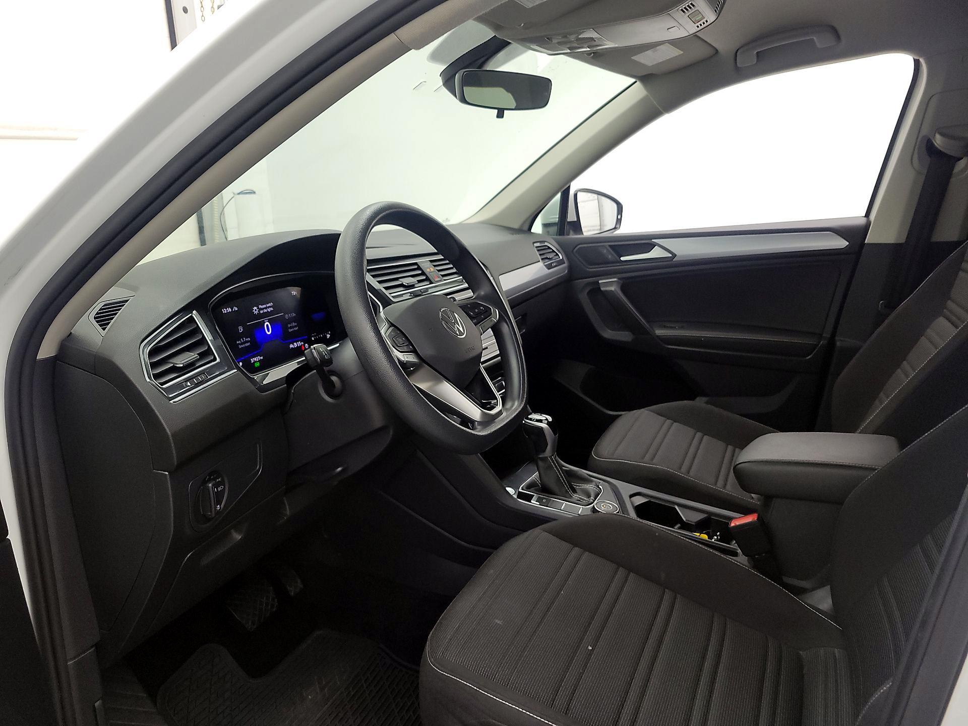 Thumbnail: 2023 Volkswagen Tiguan - 11