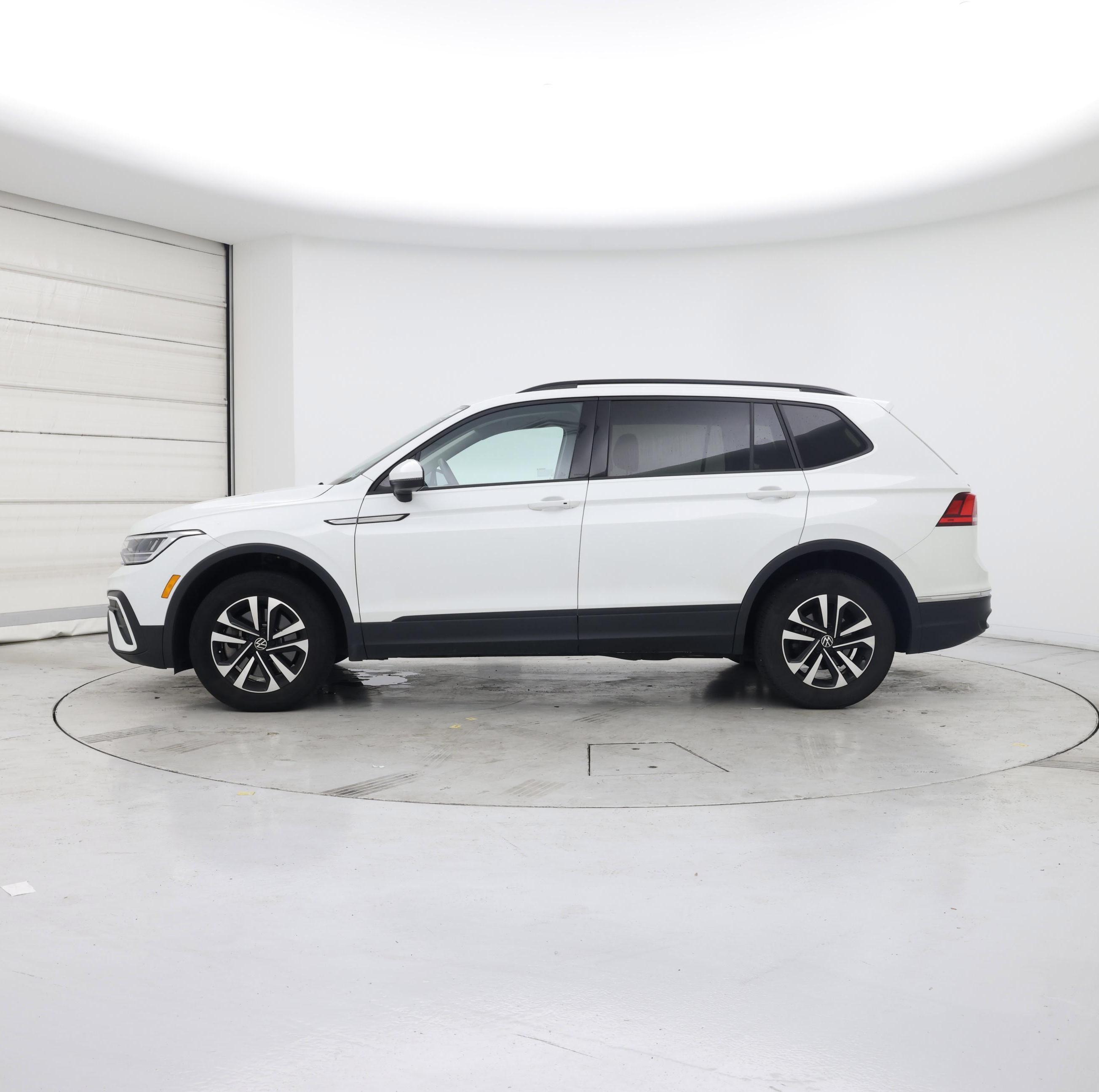 Thumbnail: 2023 Volkswagen Tiguan - 3