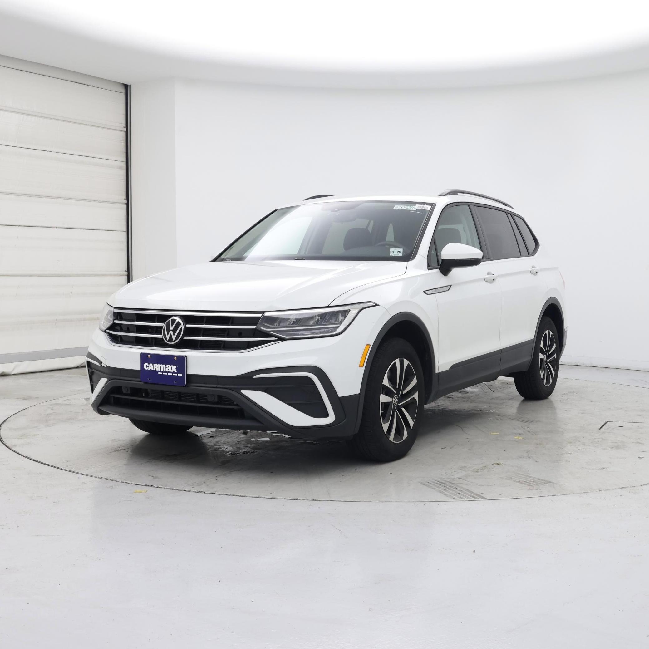 Thumbnail: 2023 Volkswagen Tiguan - 4