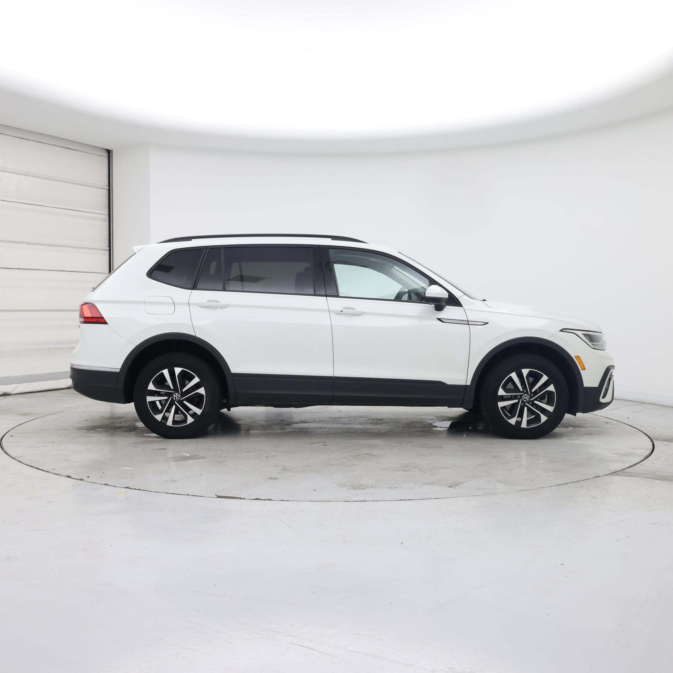 Thumbnail: 2023 Volkswagen Tiguan - 7