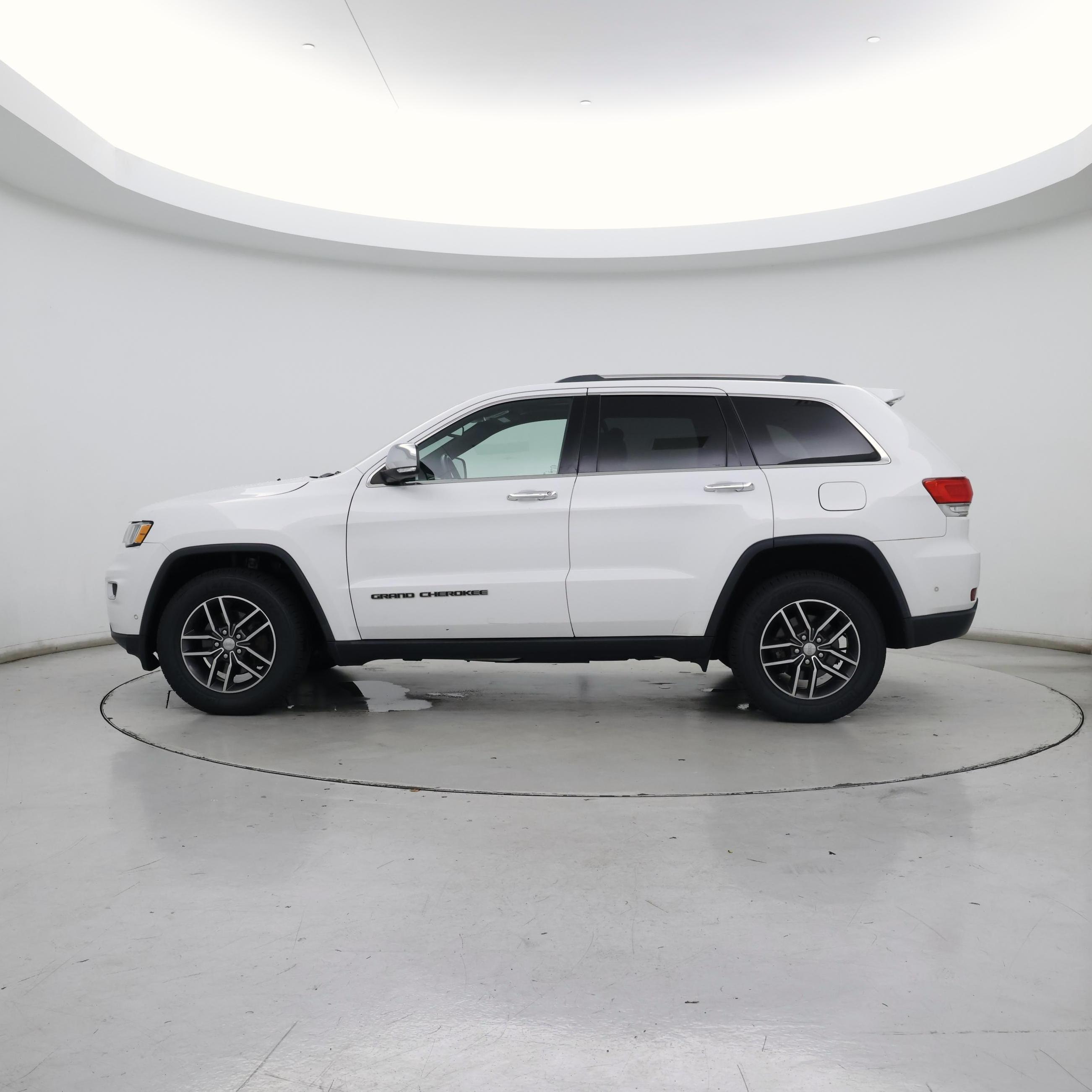 Thumbnail: 2018 Jeep Grand Cherokee - 3