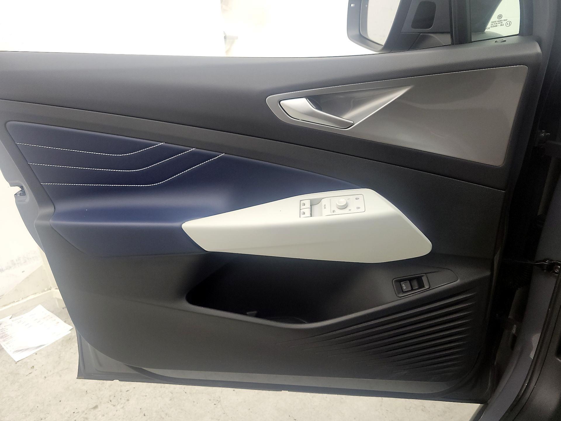 Thumbnail: 2023 Volkswagen ID.4 - 12