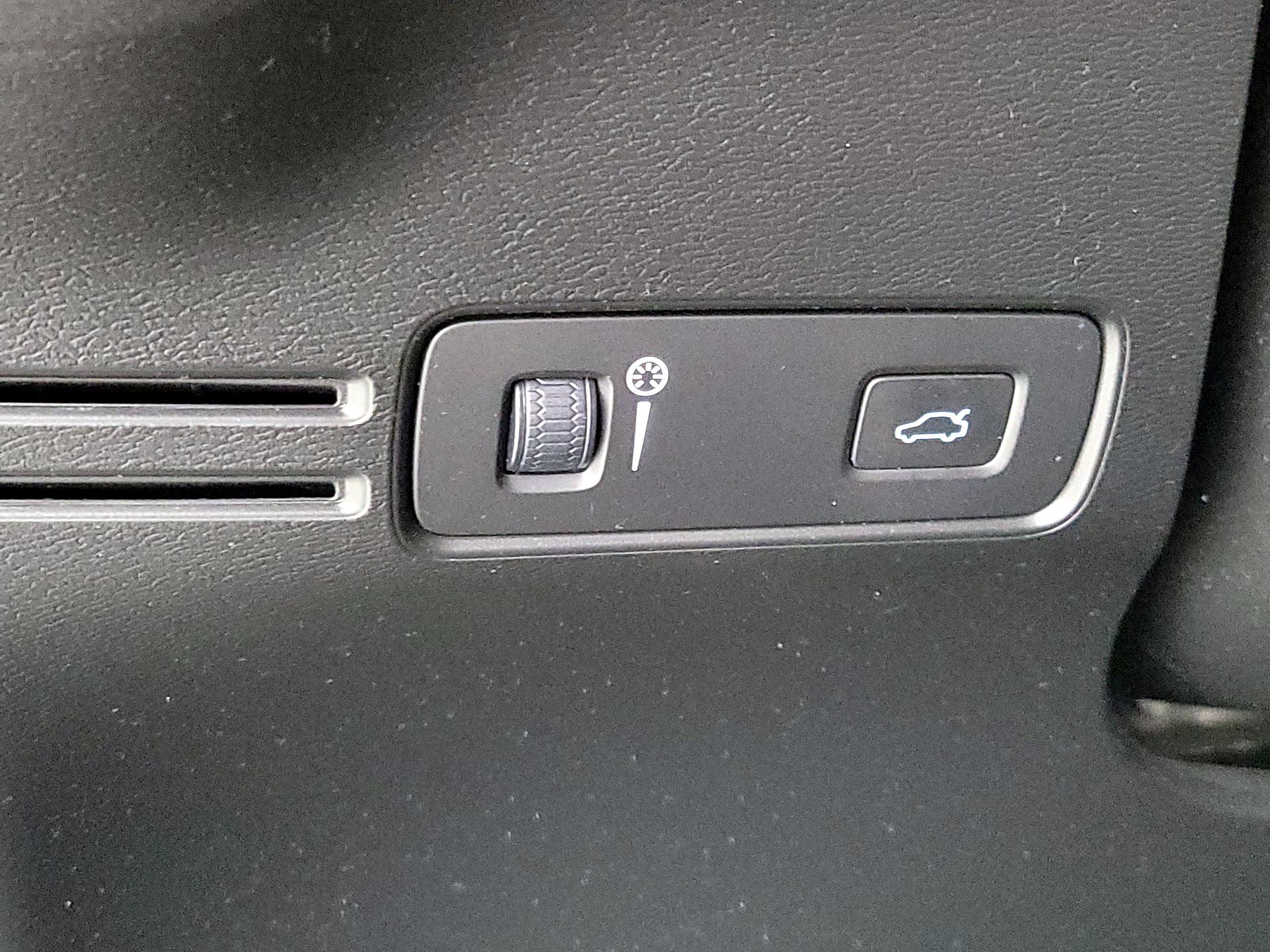 Thumbnail: 2020 Volvo XC40 - 13