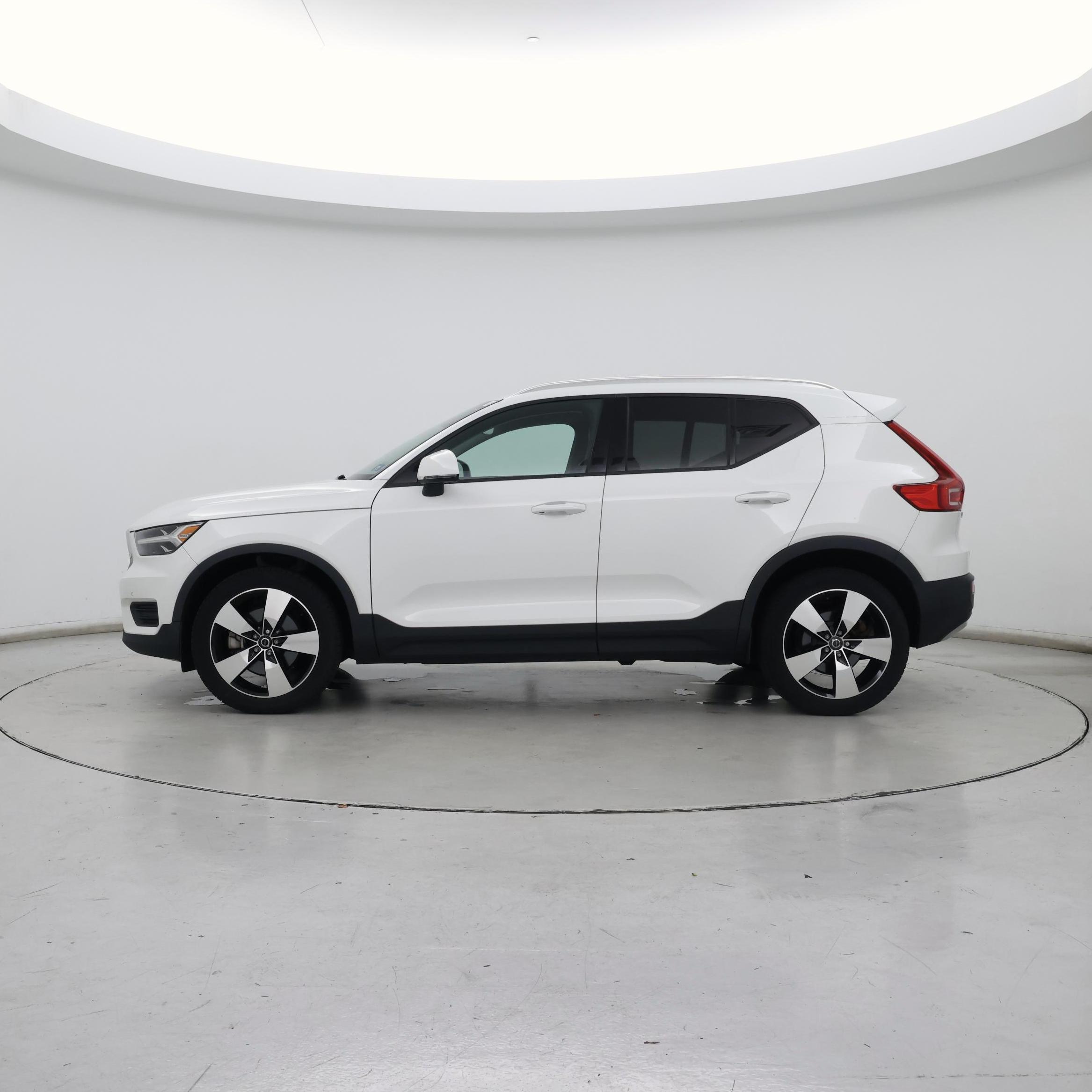 Thumbnail: 2020 Volvo XC40 - 3