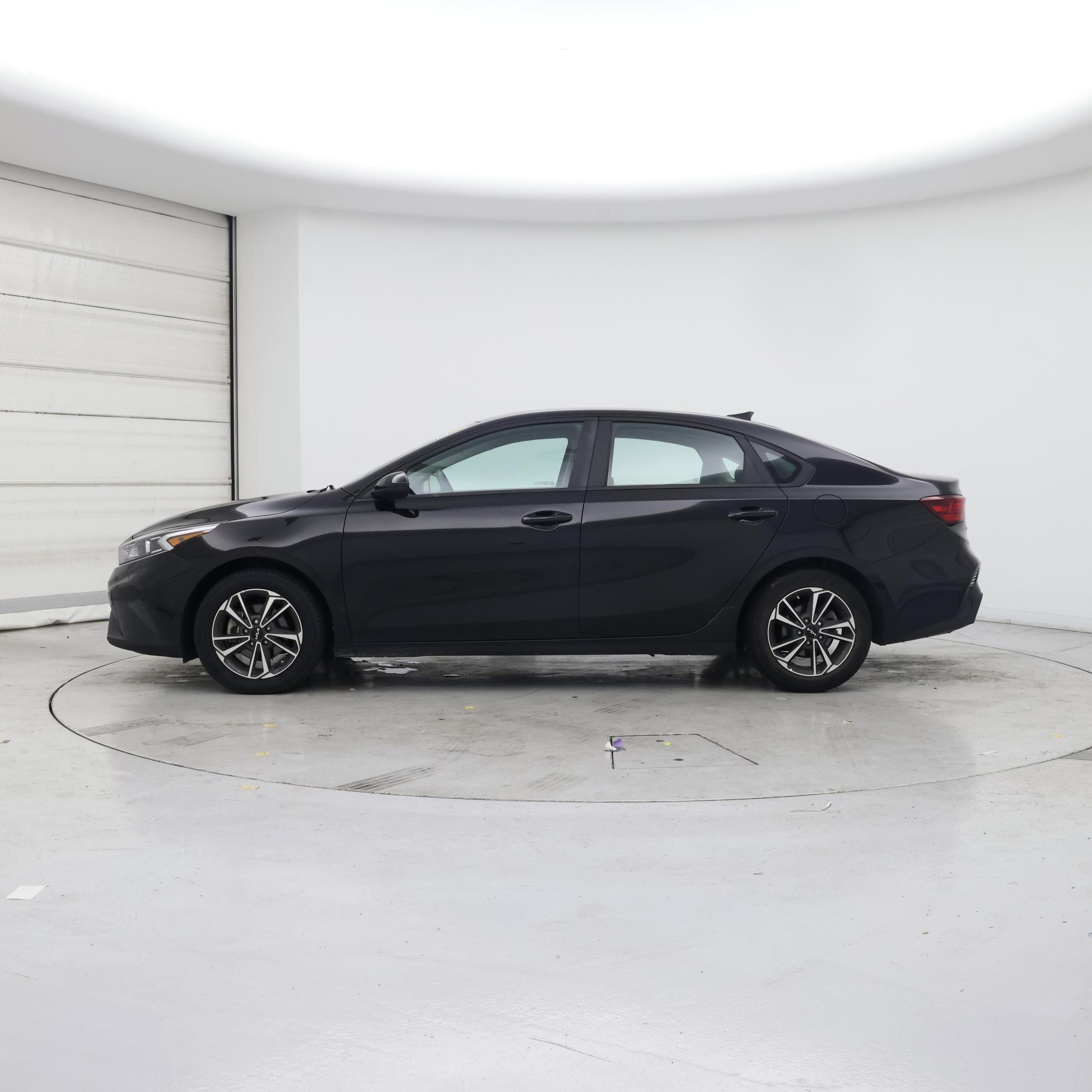 Thumbnail: 2022 Kia Forte - 3