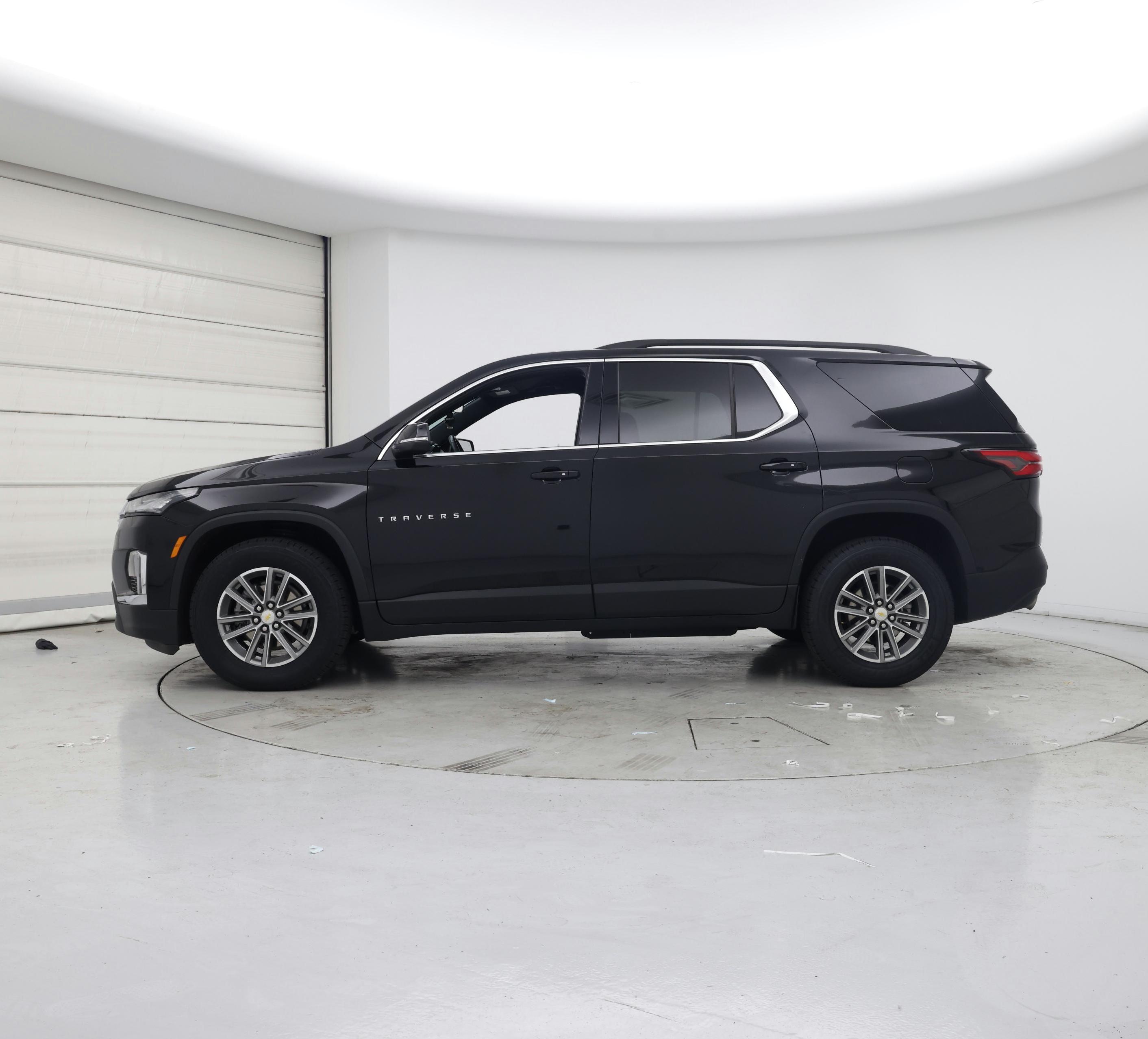 Thumbnail: 2023 Chevrolet Traverse - 3