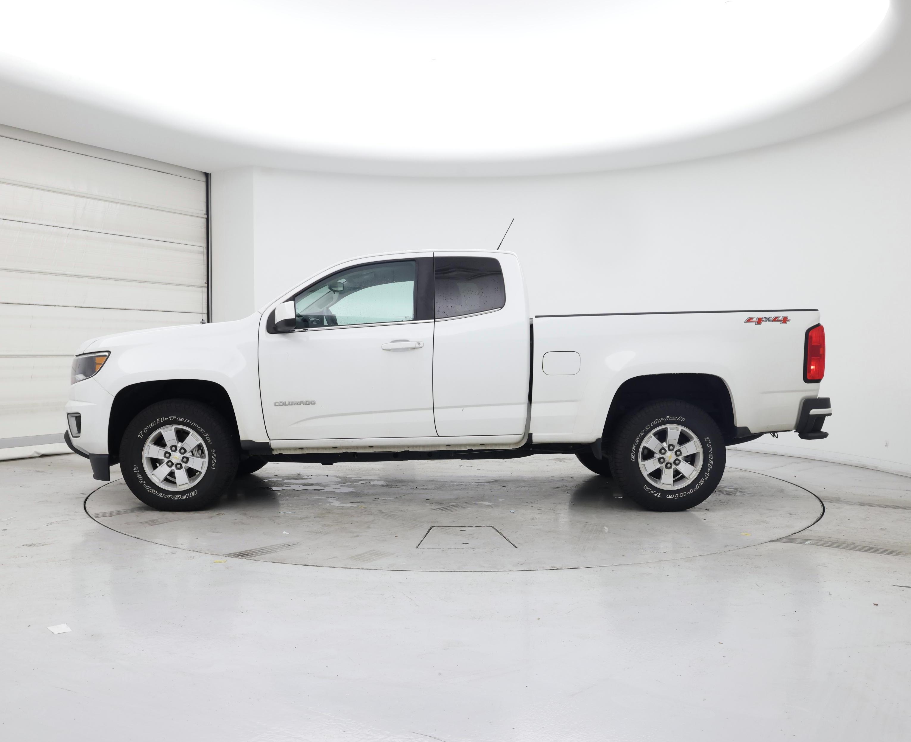 Thumbnail: 2019 Chevrolet Colorado - 3