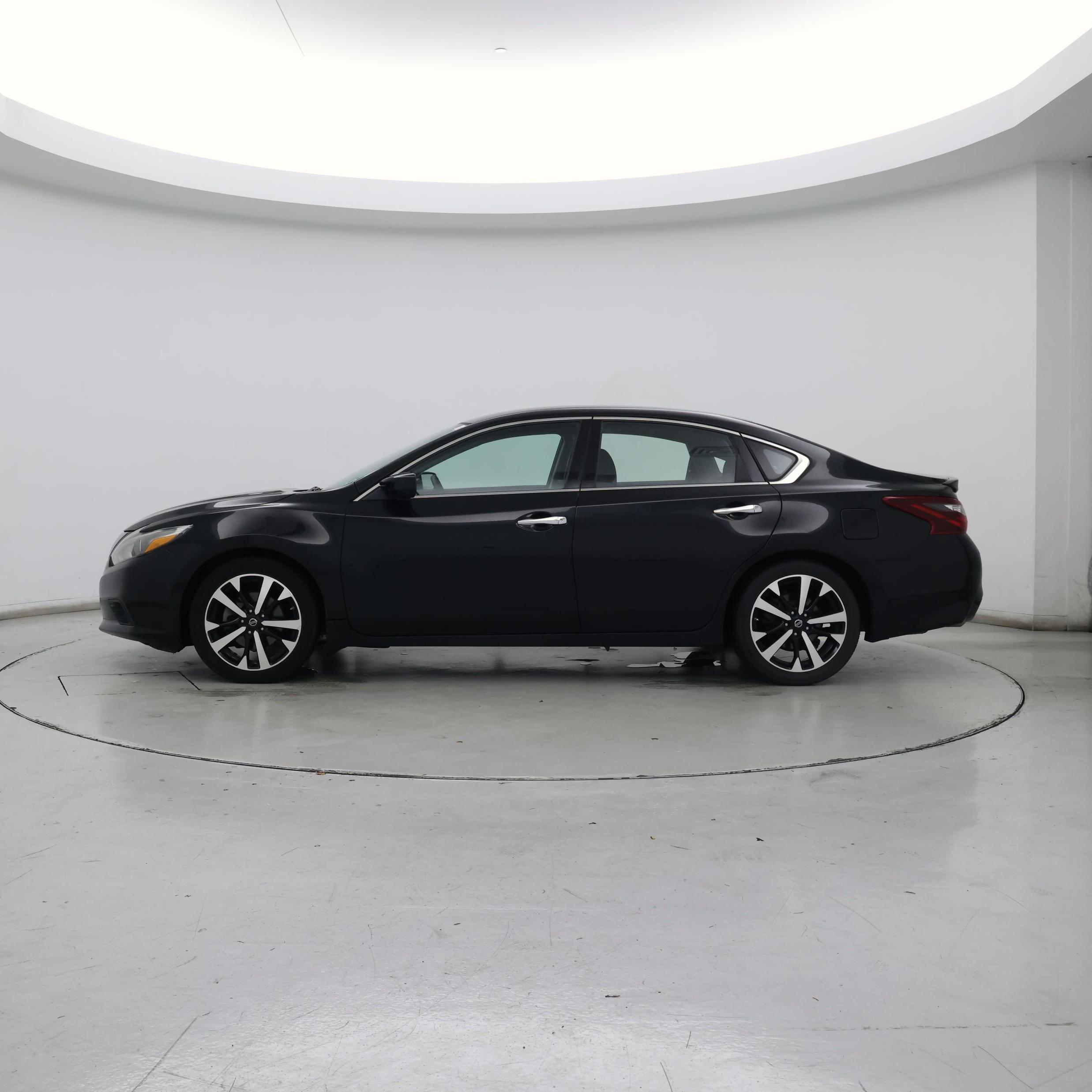 Thumbnail: 2018 Nissan Altima - 3