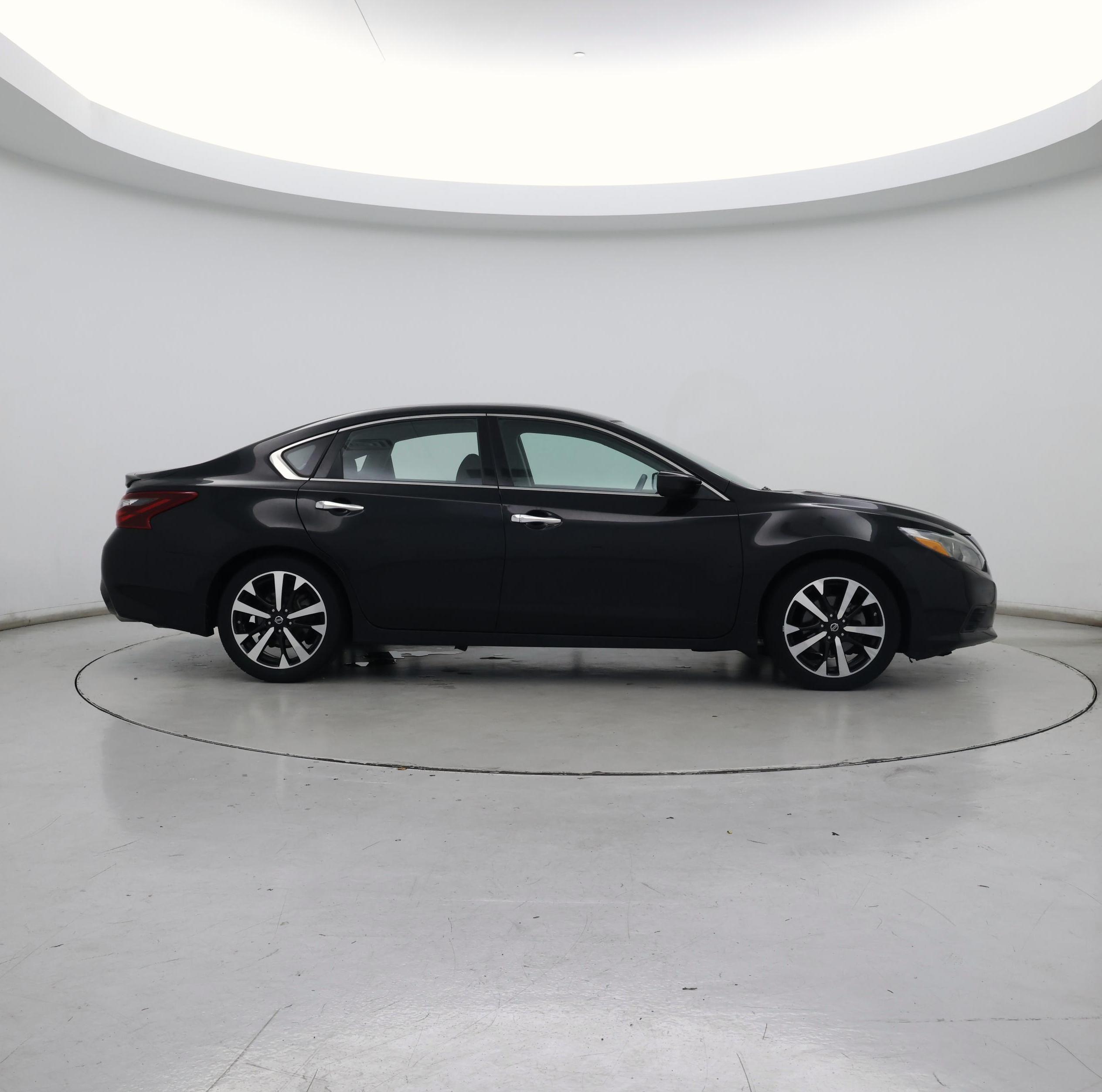 Thumbnail: 2018 Nissan Altima - 7