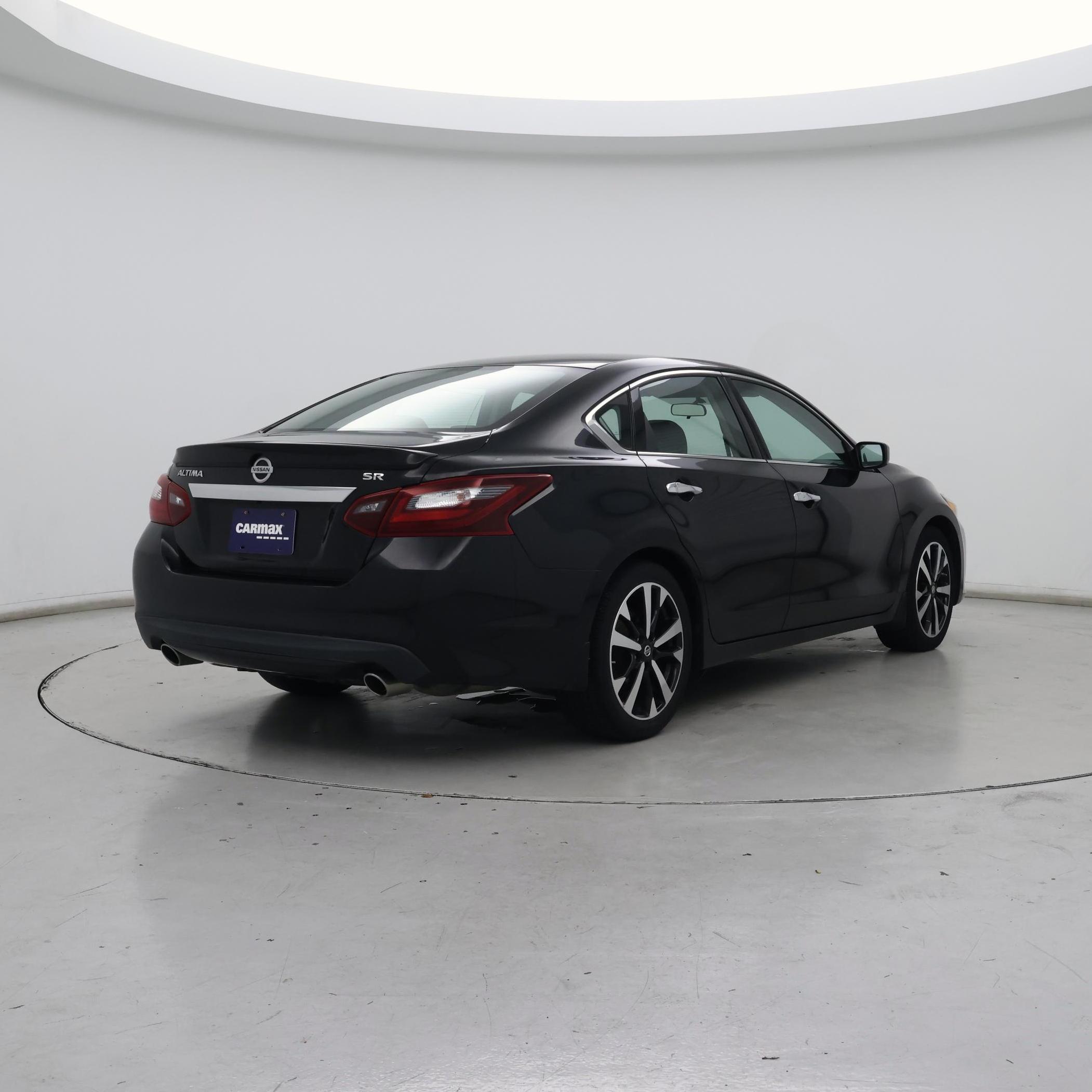 Thumbnail: 2018 Nissan Altima - 8