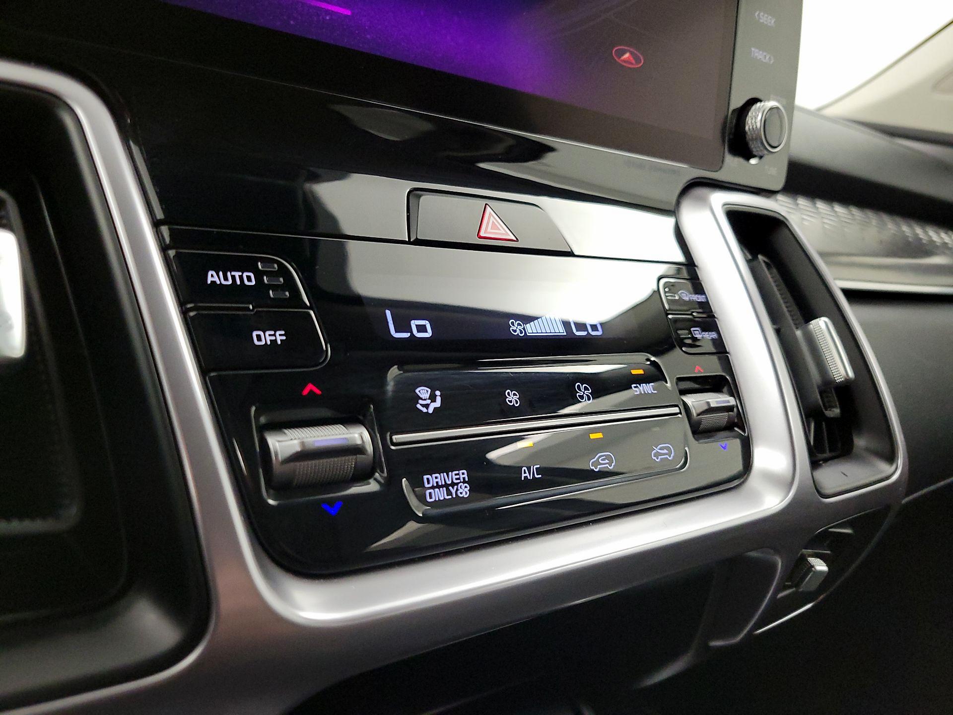 Thumbnail: 2022 Kia Sorento - 17