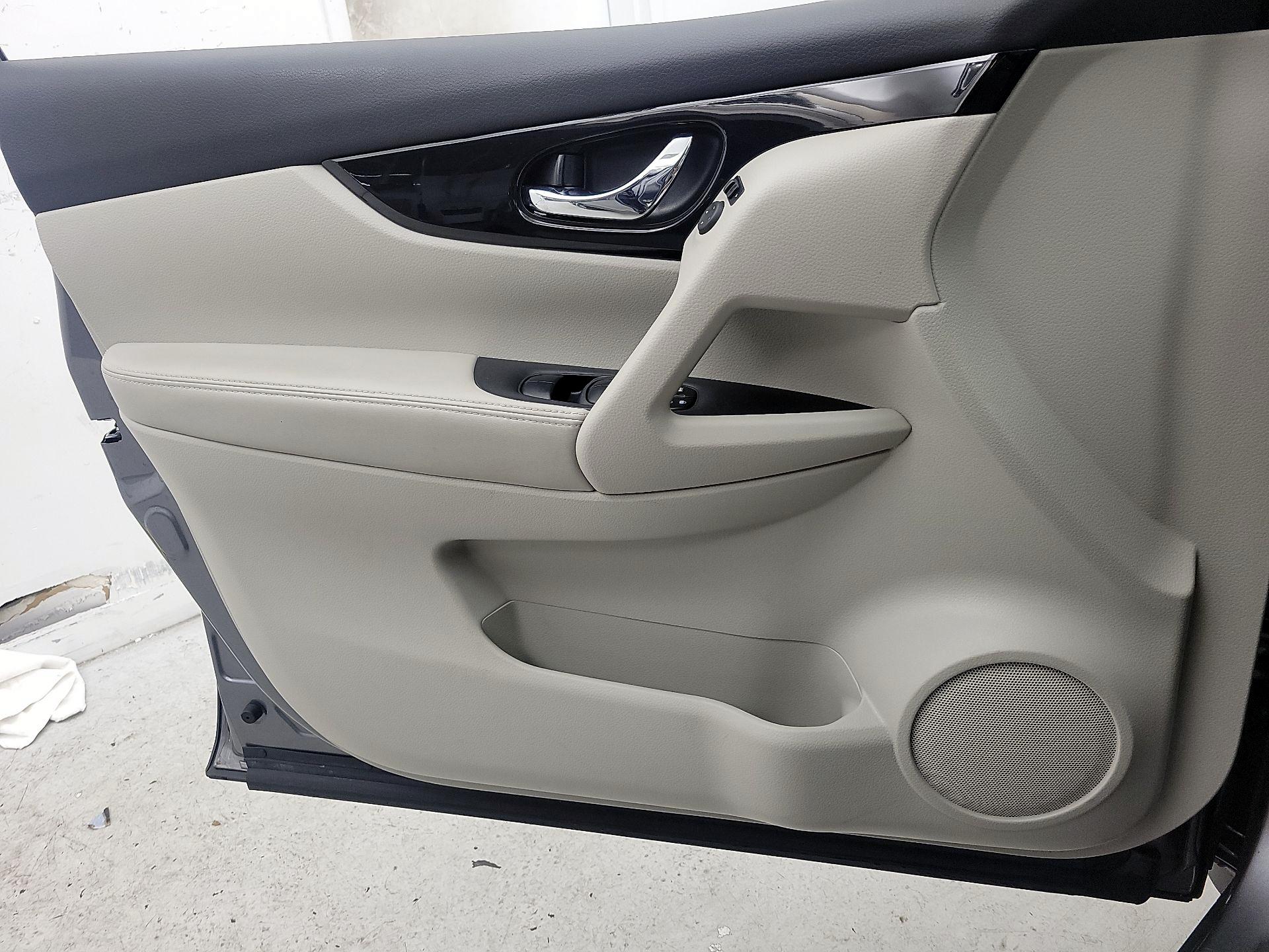 Thumbnail: 2022 Nissan Rogue Sport - 12