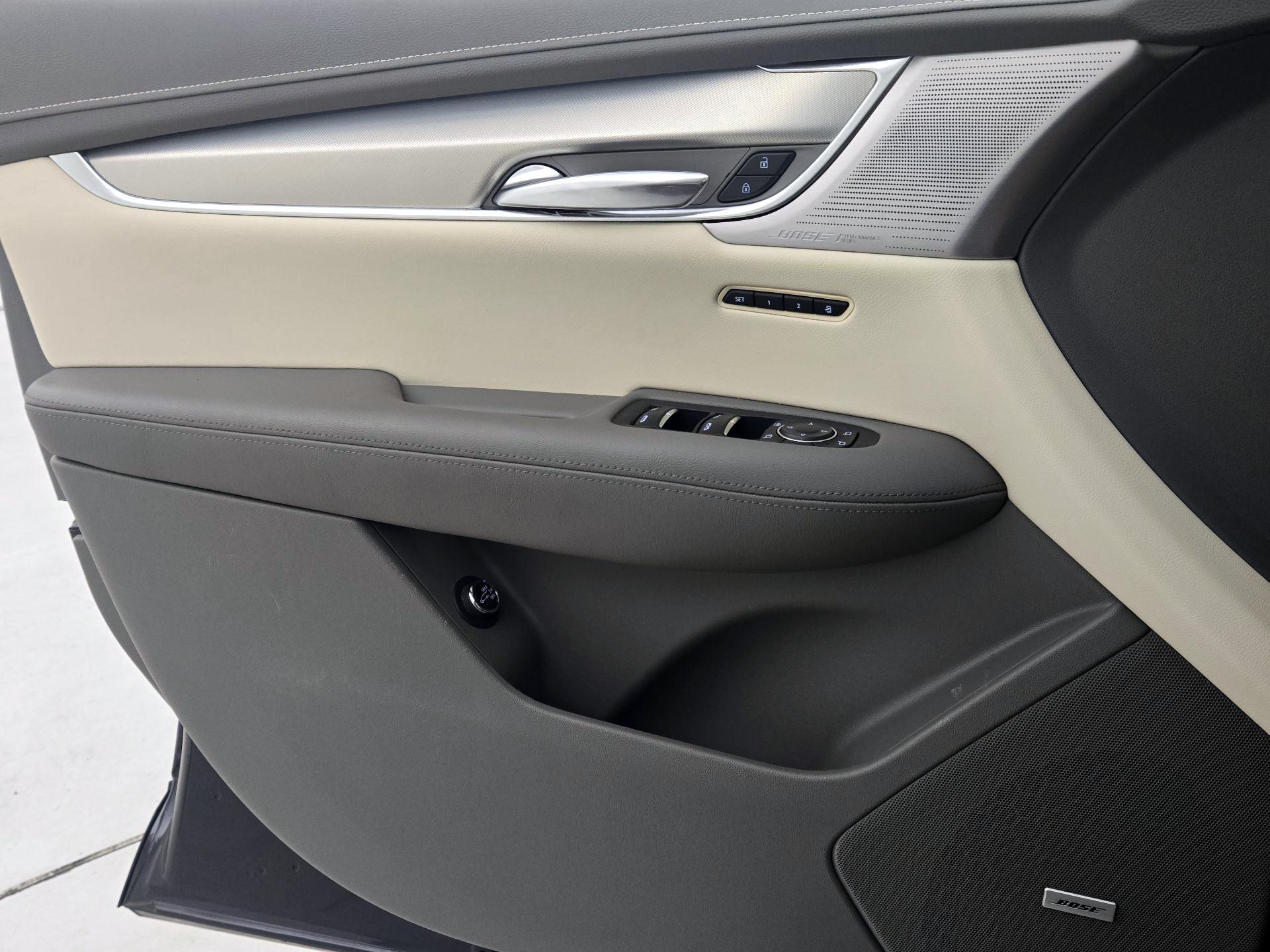 Thumbnail: 2021 Cadillac XT5 - 12