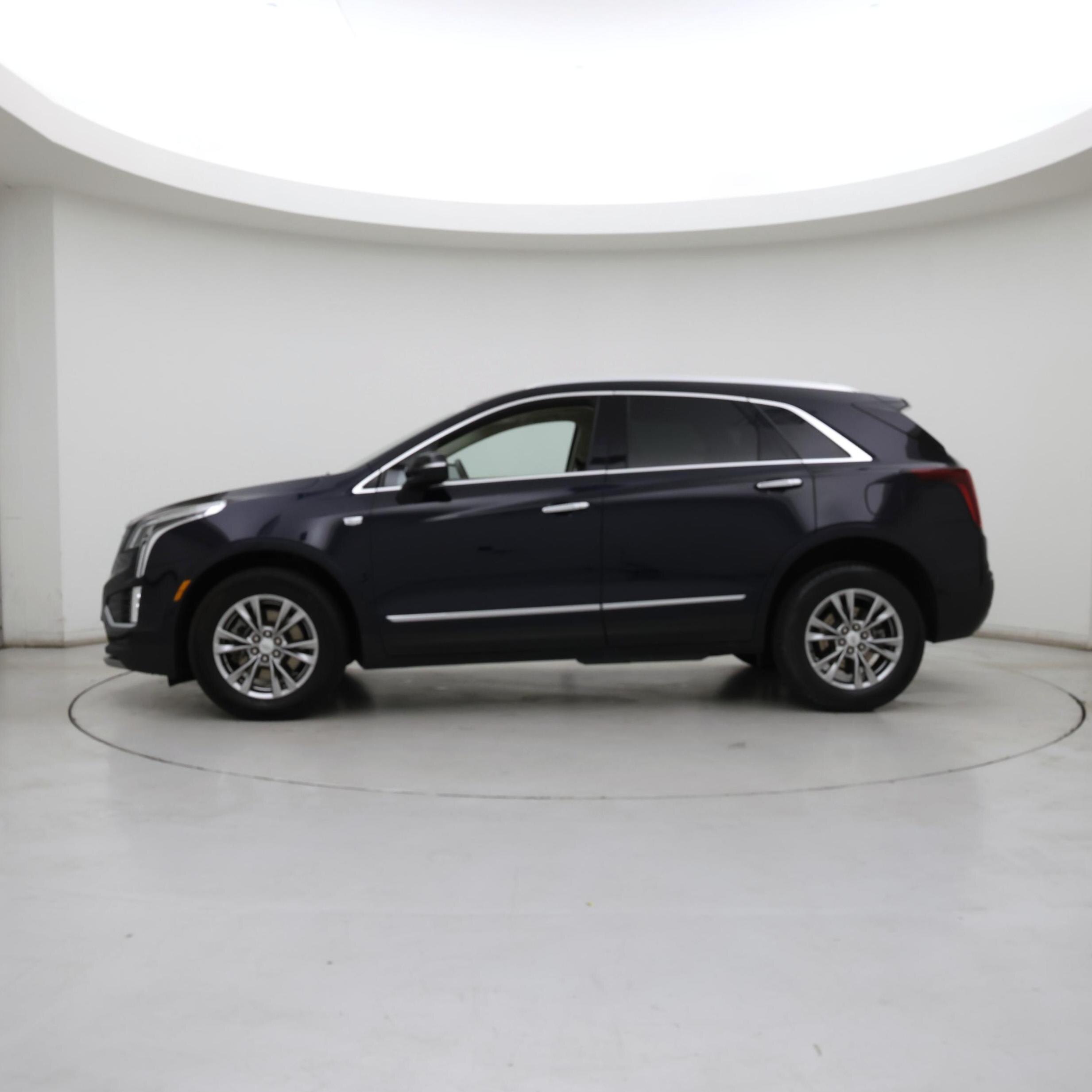 Thumbnail: 2021 Cadillac XT5 - 3