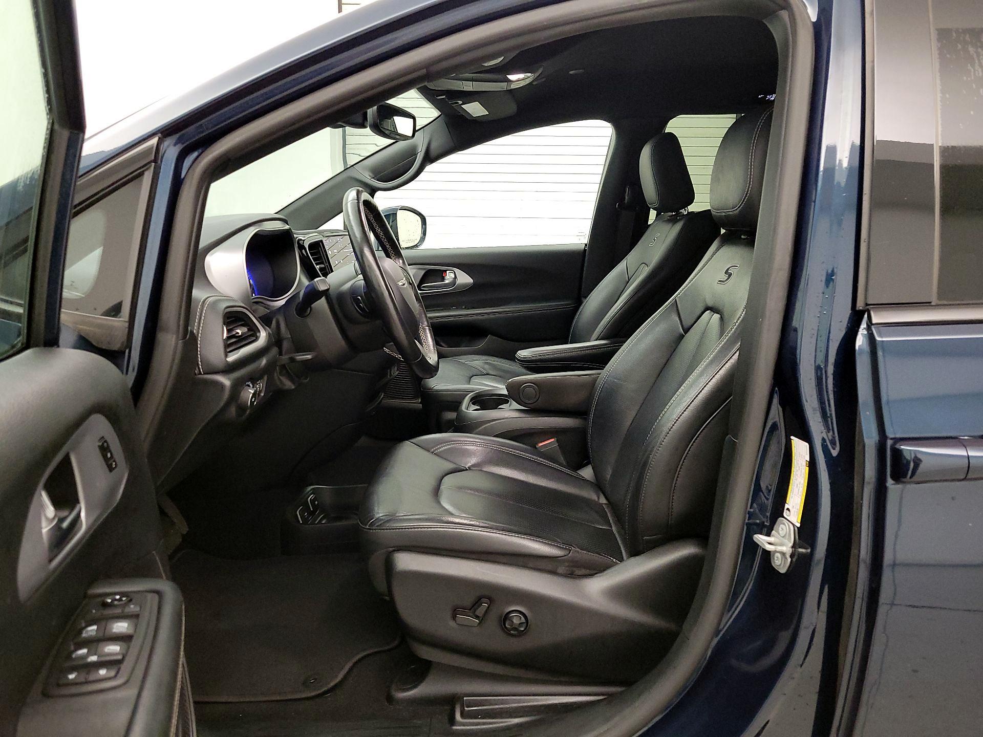 Thumbnail: 2021 Chrysler Pacifica - 11