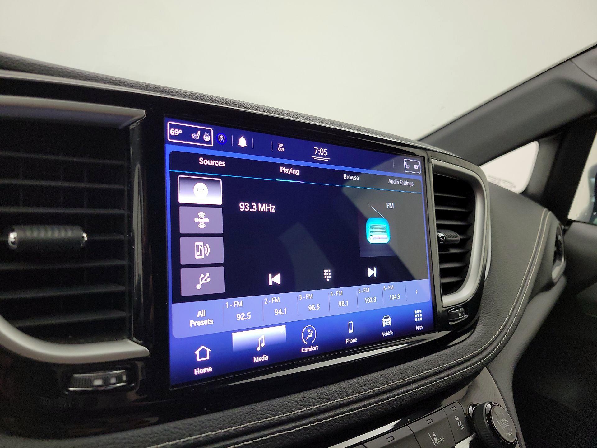 Thumbnail: 2021 Chrysler Pacifica - 15