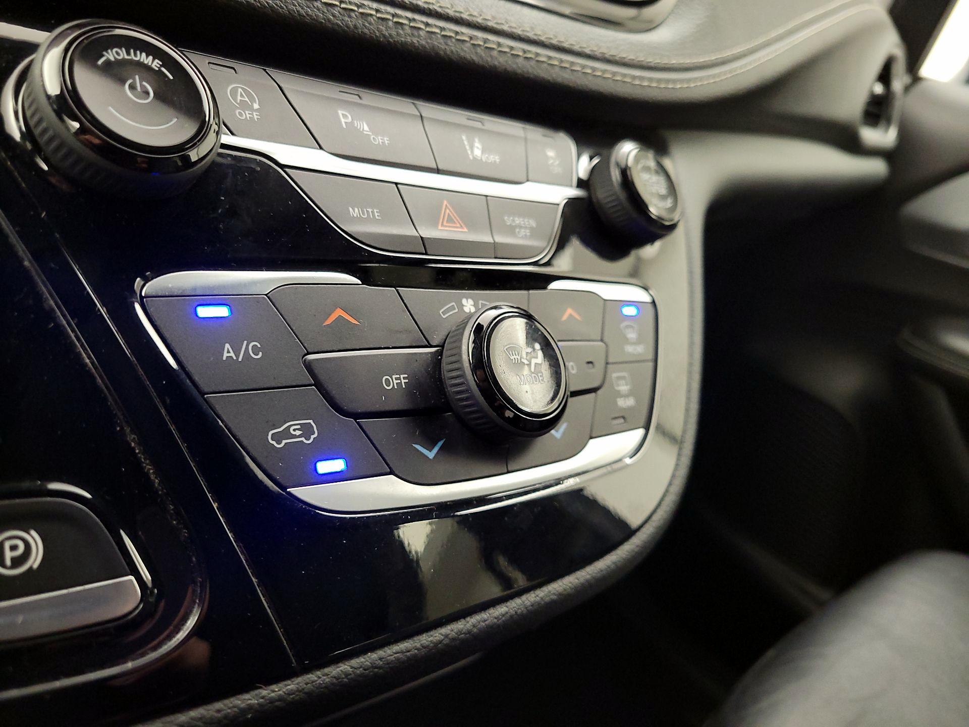 Thumbnail: 2021 Chrysler Pacifica - 16