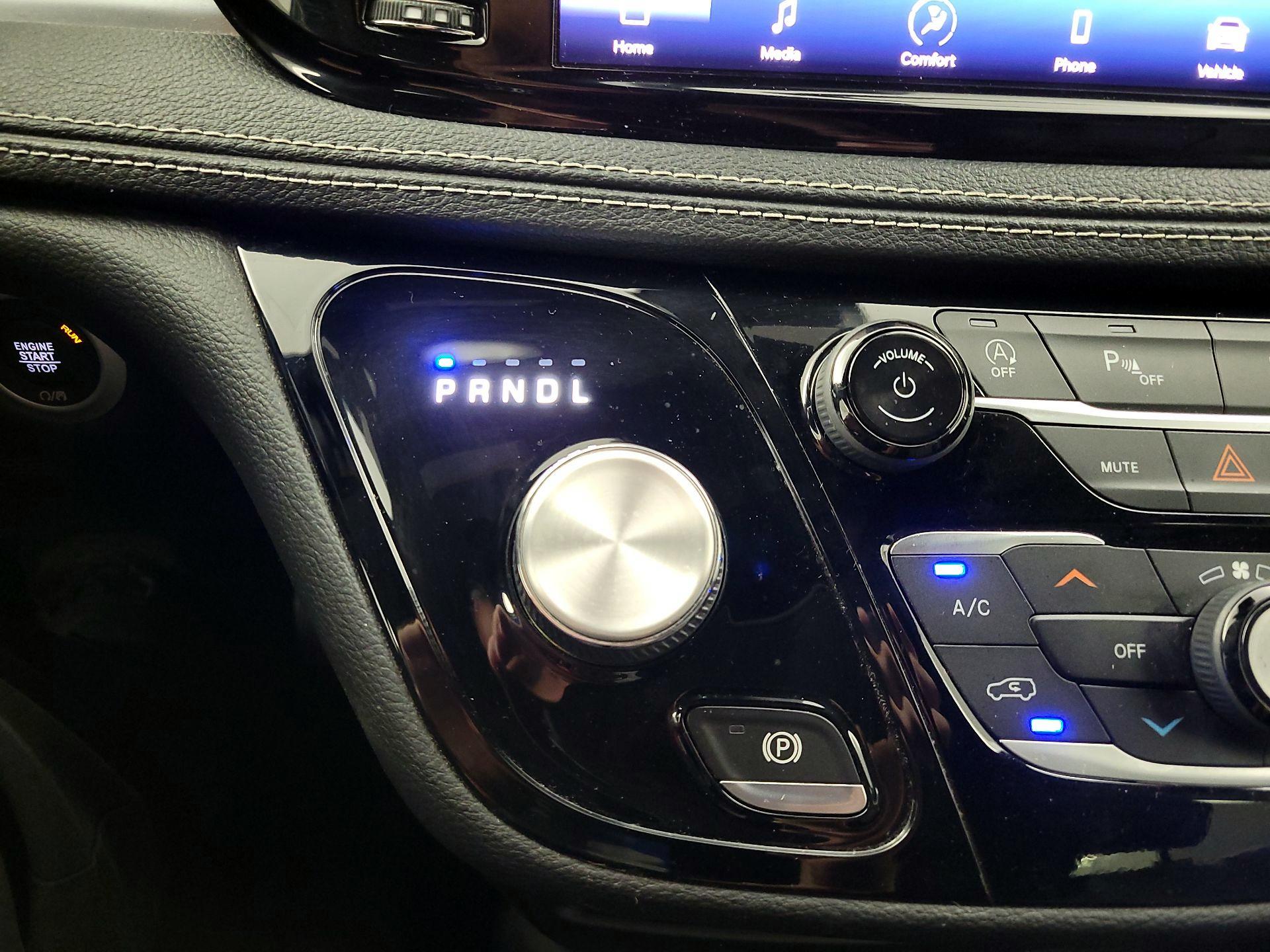 Thumbnail: 2021 Chrysler Pacifica - 17