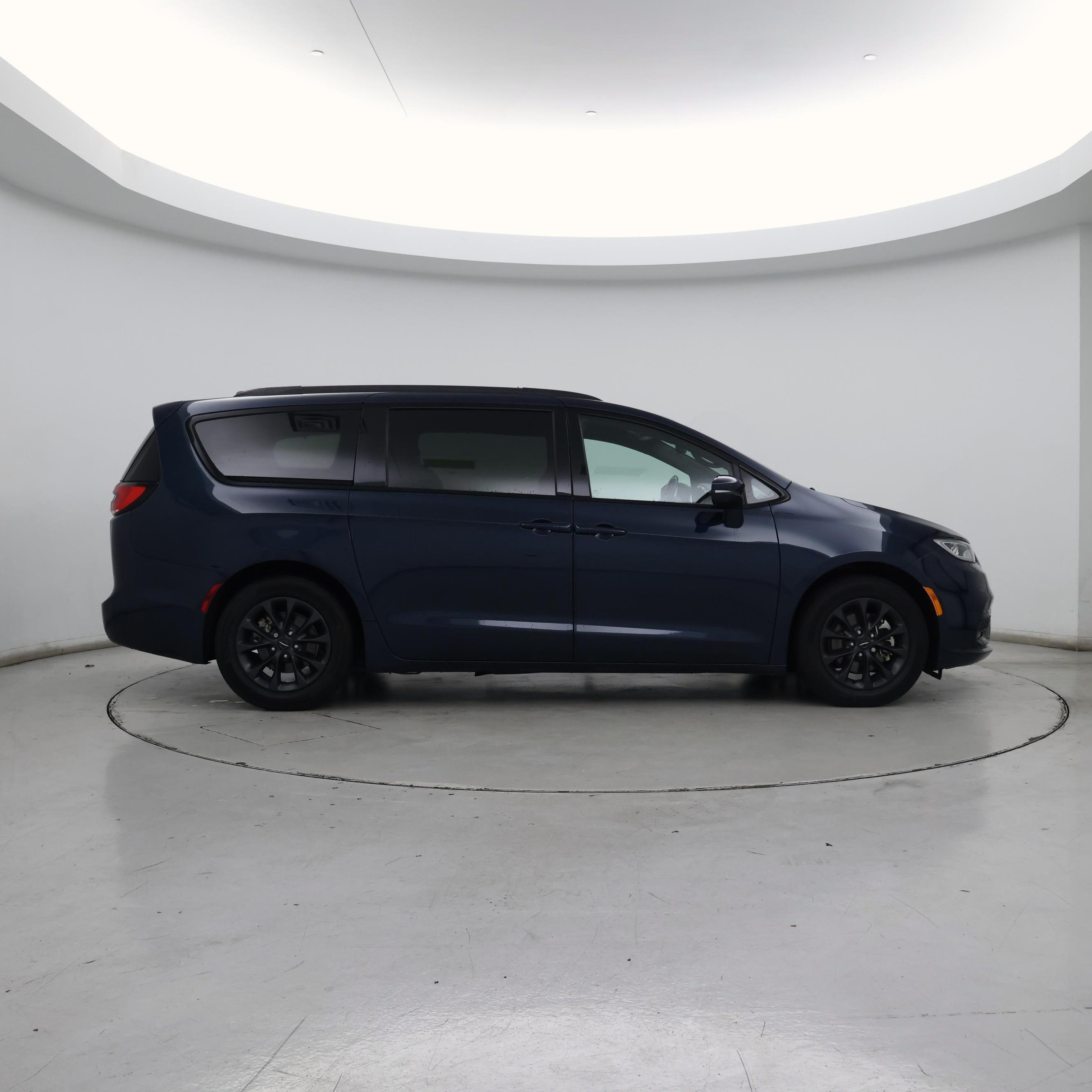Thumbnail: 2021 Chrysler Pacifica - 7