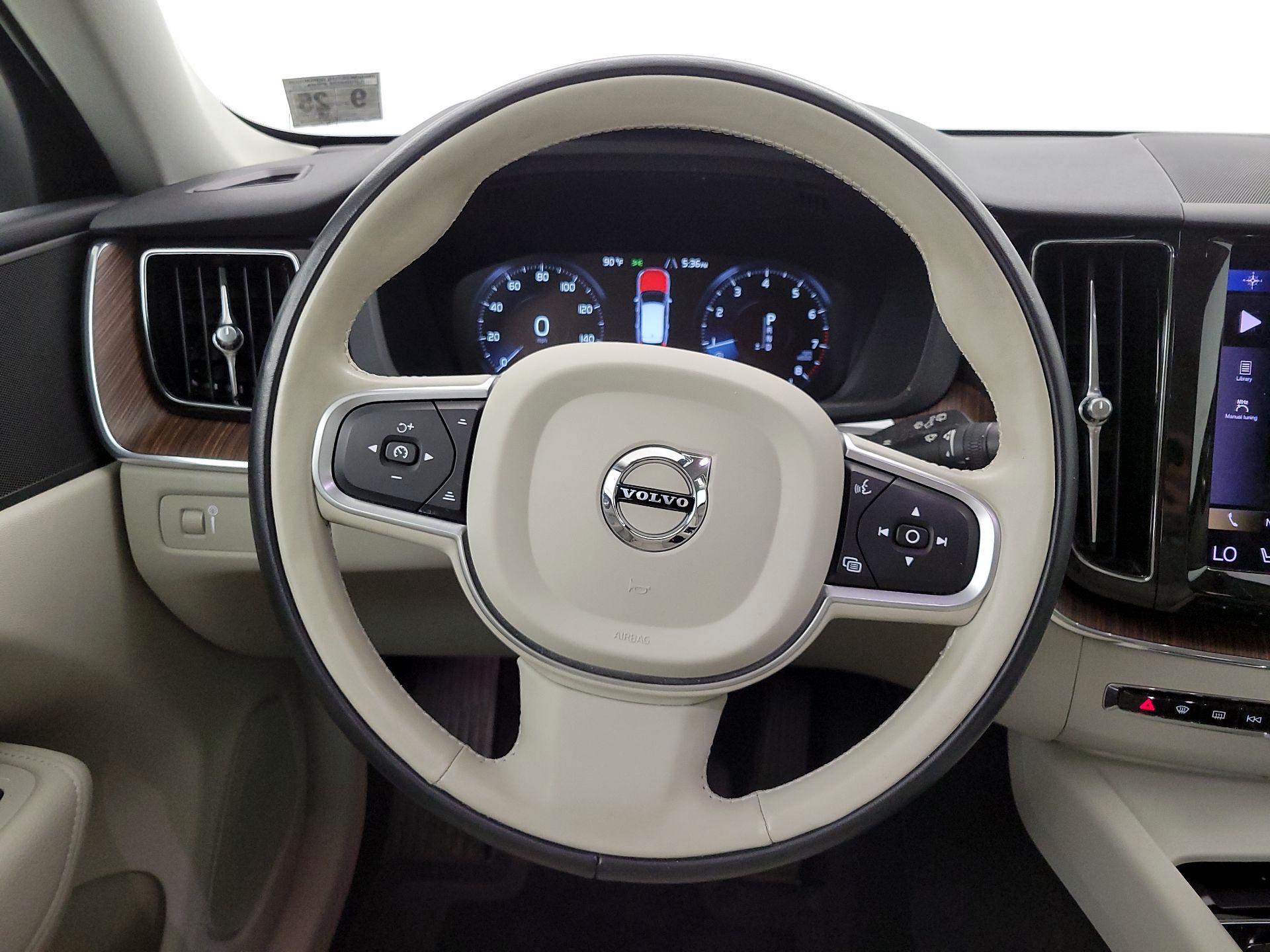 Thumbnail: 2021 Volvo XC60 - 10
