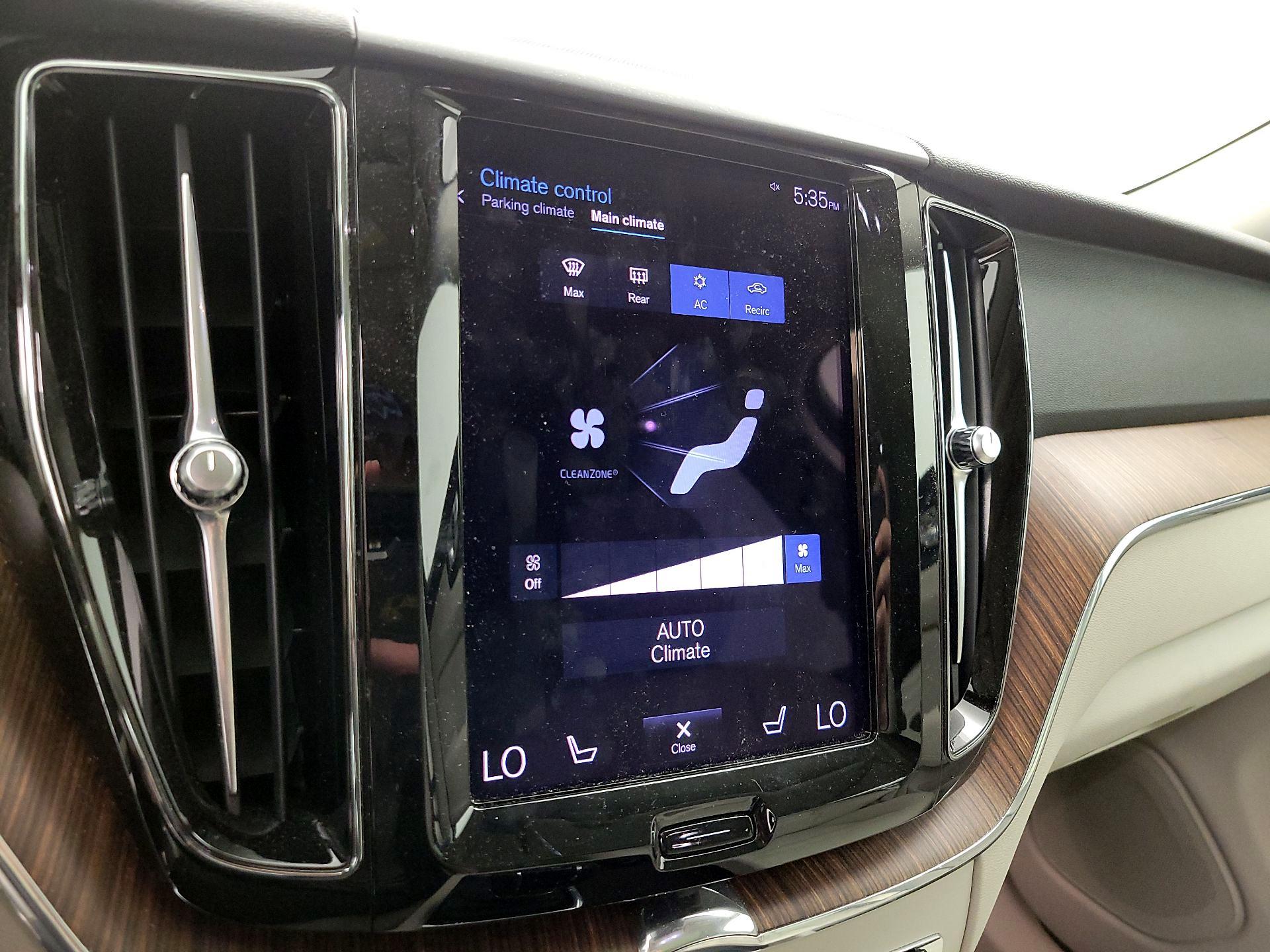 Thumbnail: 2021 Volvo XC60 - 16