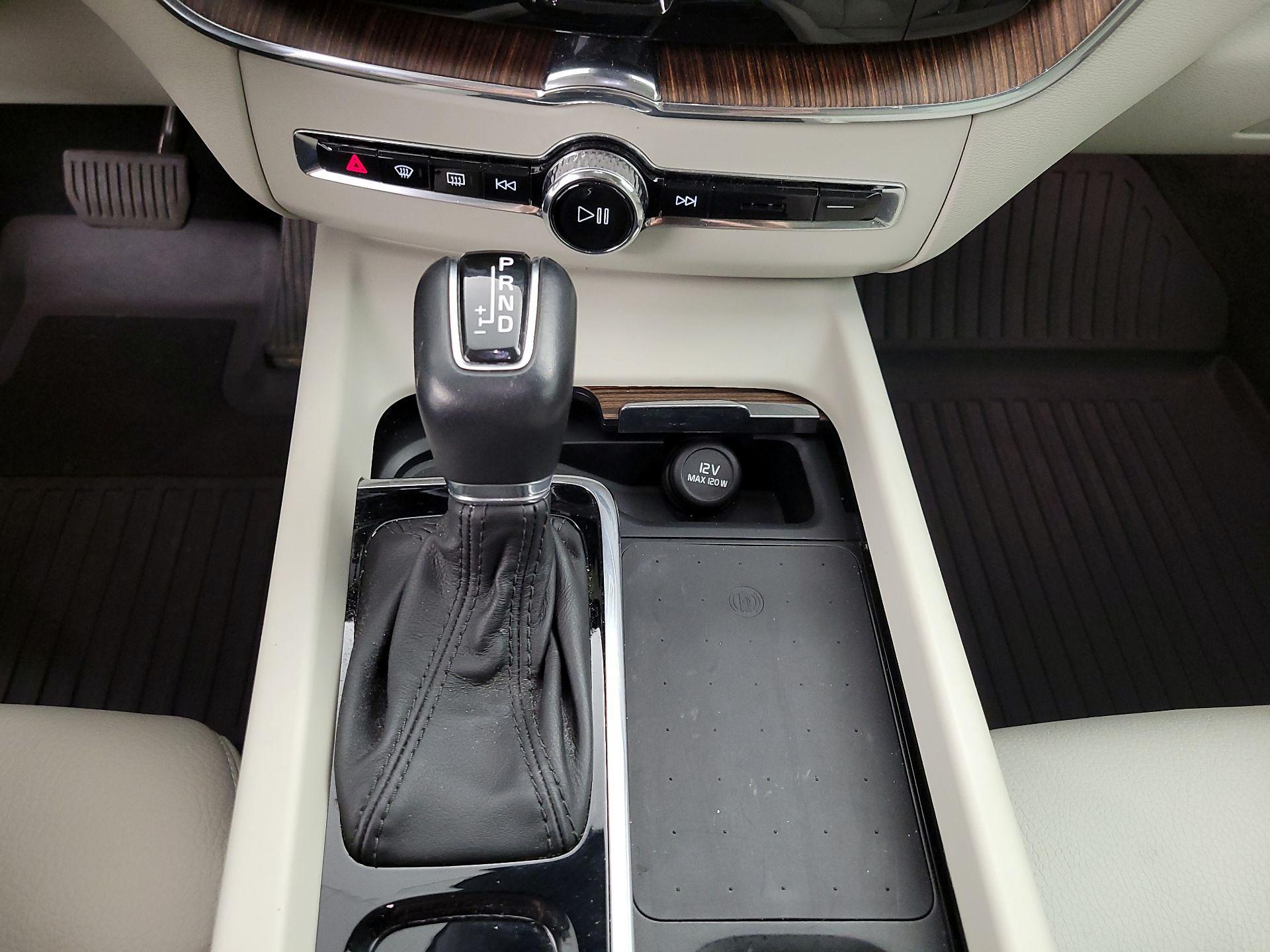 Thumbnail: 2021 Volvo XC60 - 17