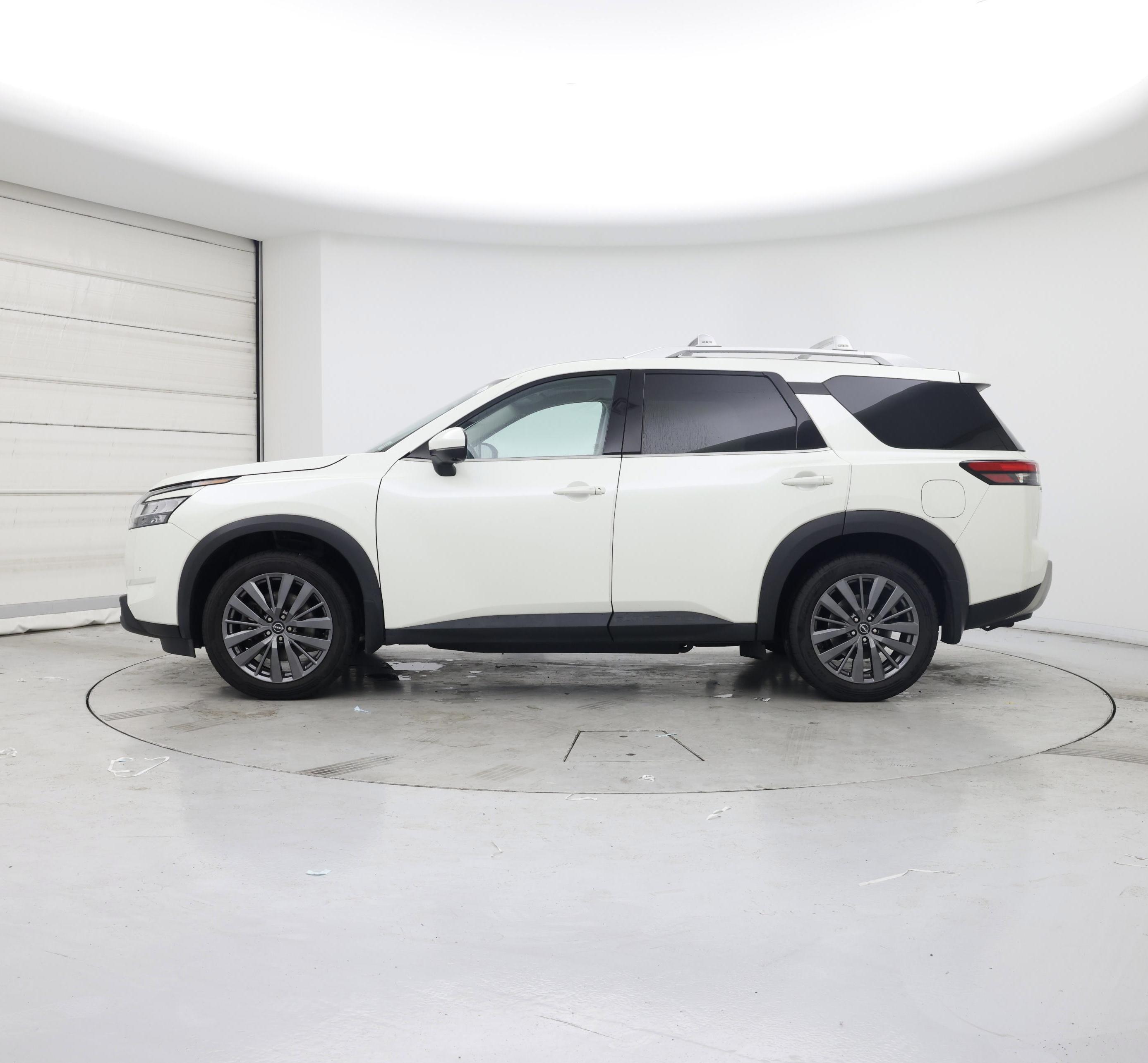 Thumbnail: 2022 Nissan Pathfinder - 3