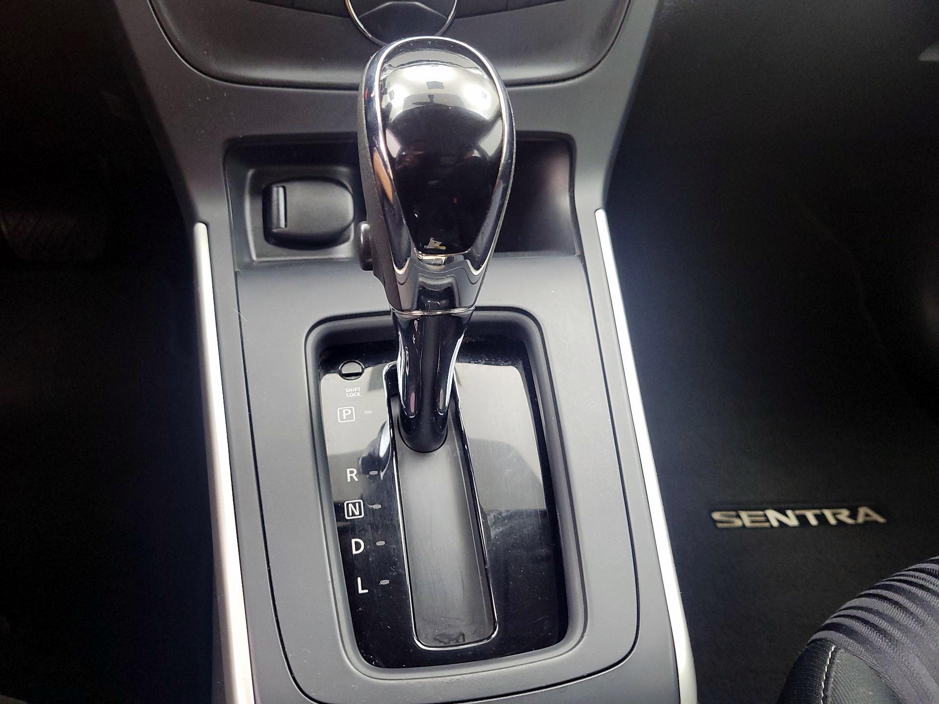 Thumbnail: 2019 Nissan Sentra - 17