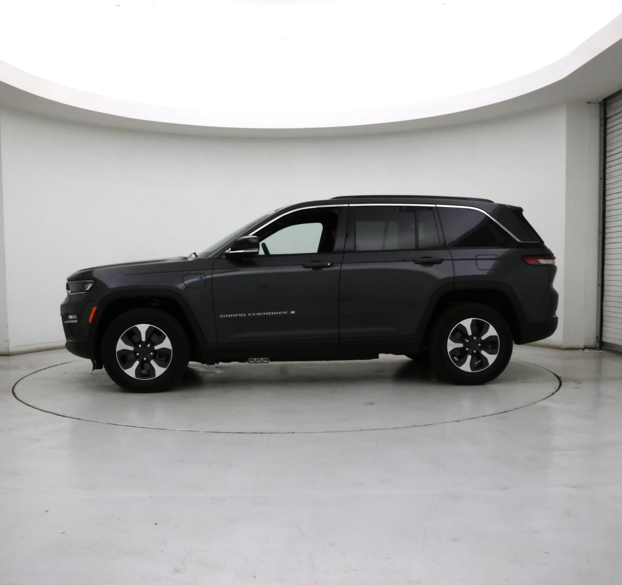 Thumbnail: 2024 Jeep Grand Cherokee - 3