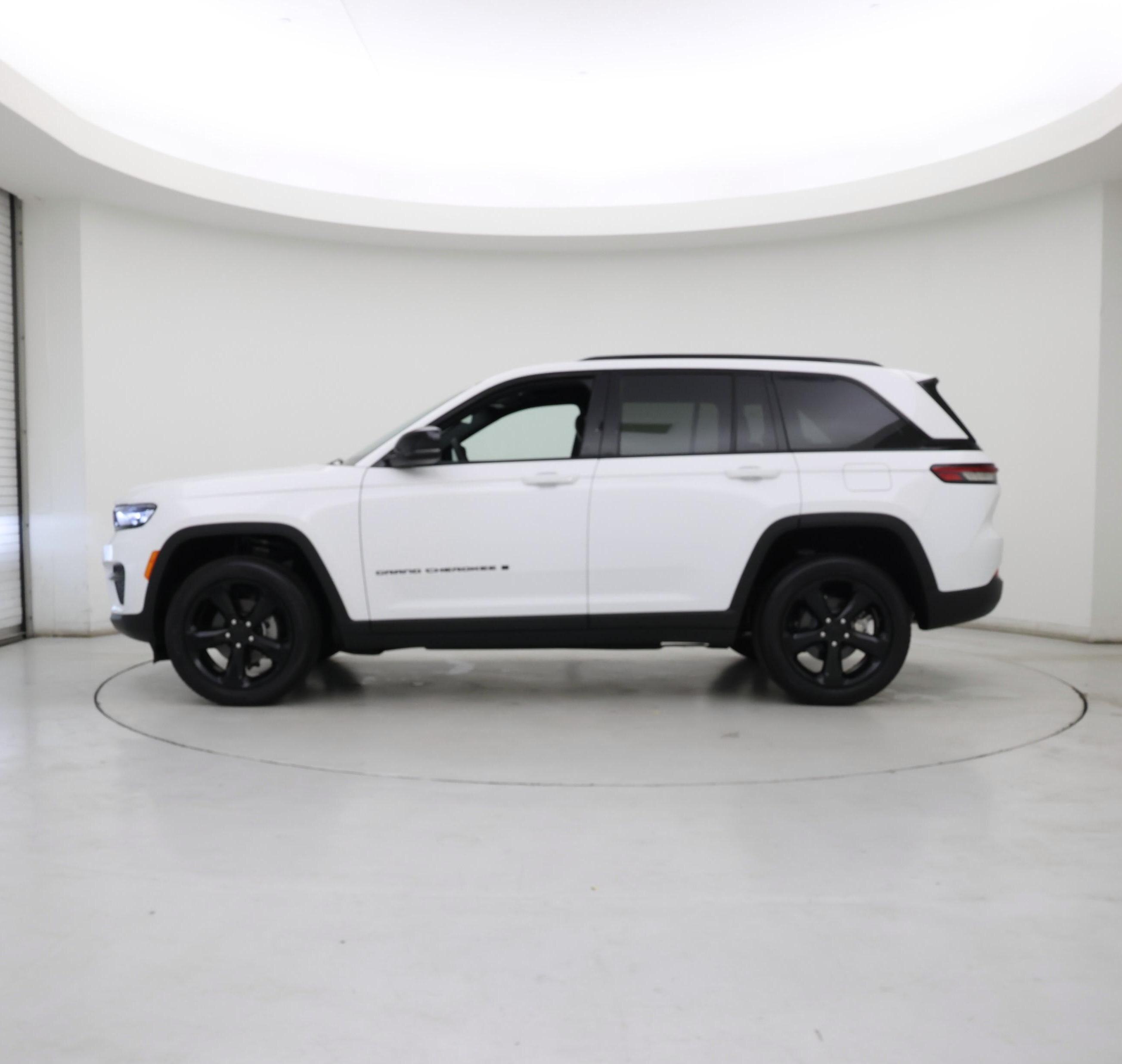 Thumbnail: 2025 Jeep Grand Cherokee - 3