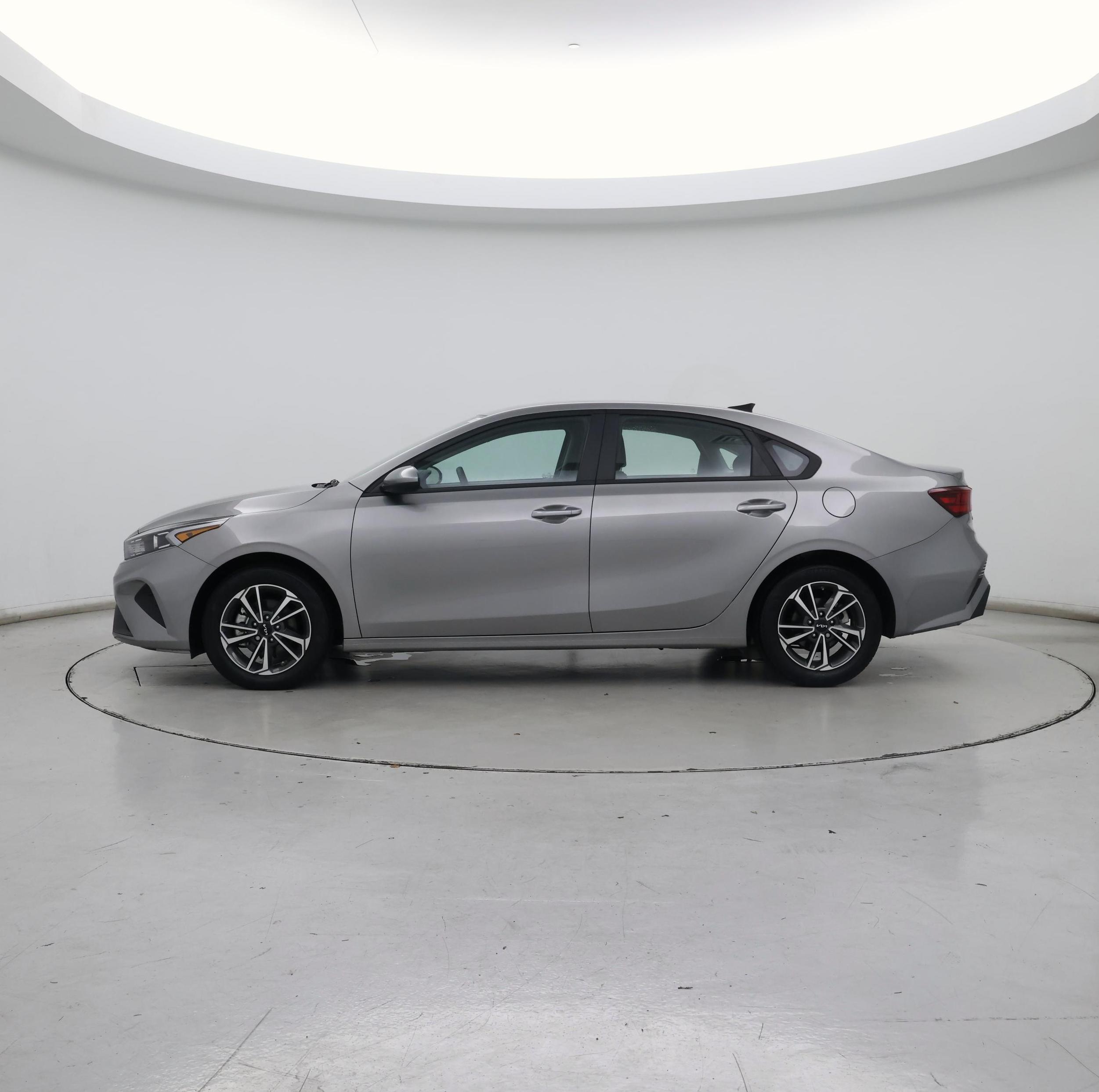 Thumbnail: 2023 Kia Forte - 3