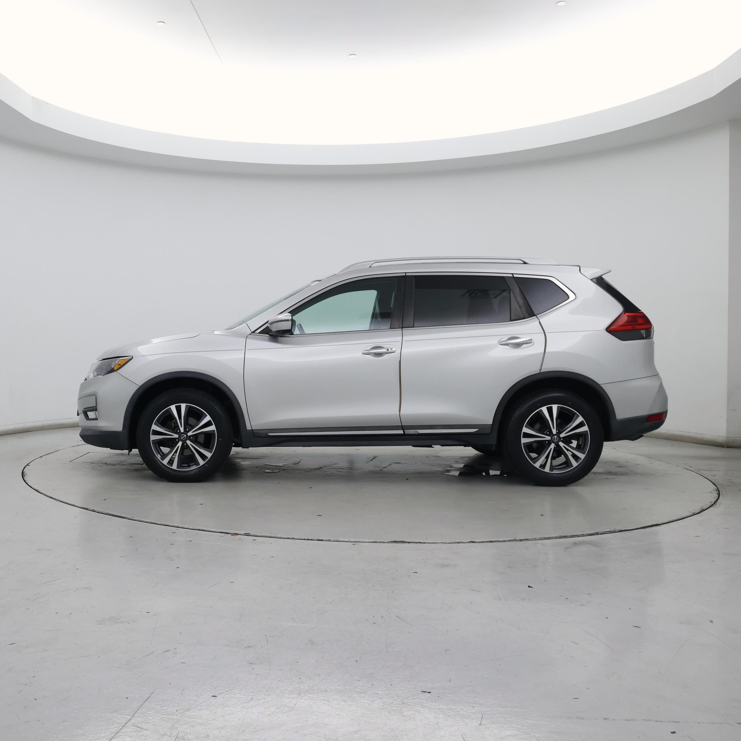 Thumbnail: 2017 Nissan Rogue - 3
