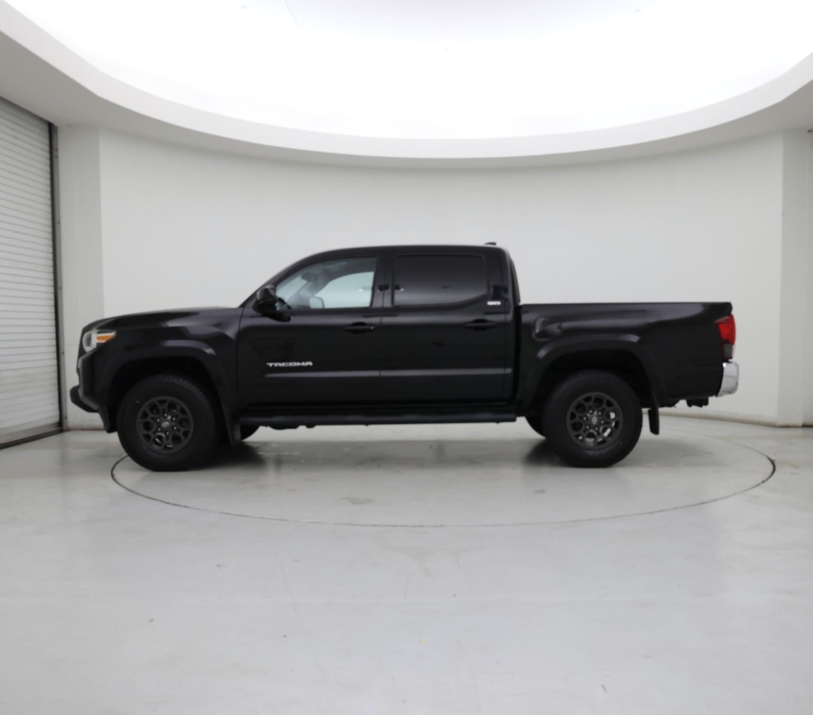 Thumbnail: 2017 Toyota Tacoma - 3