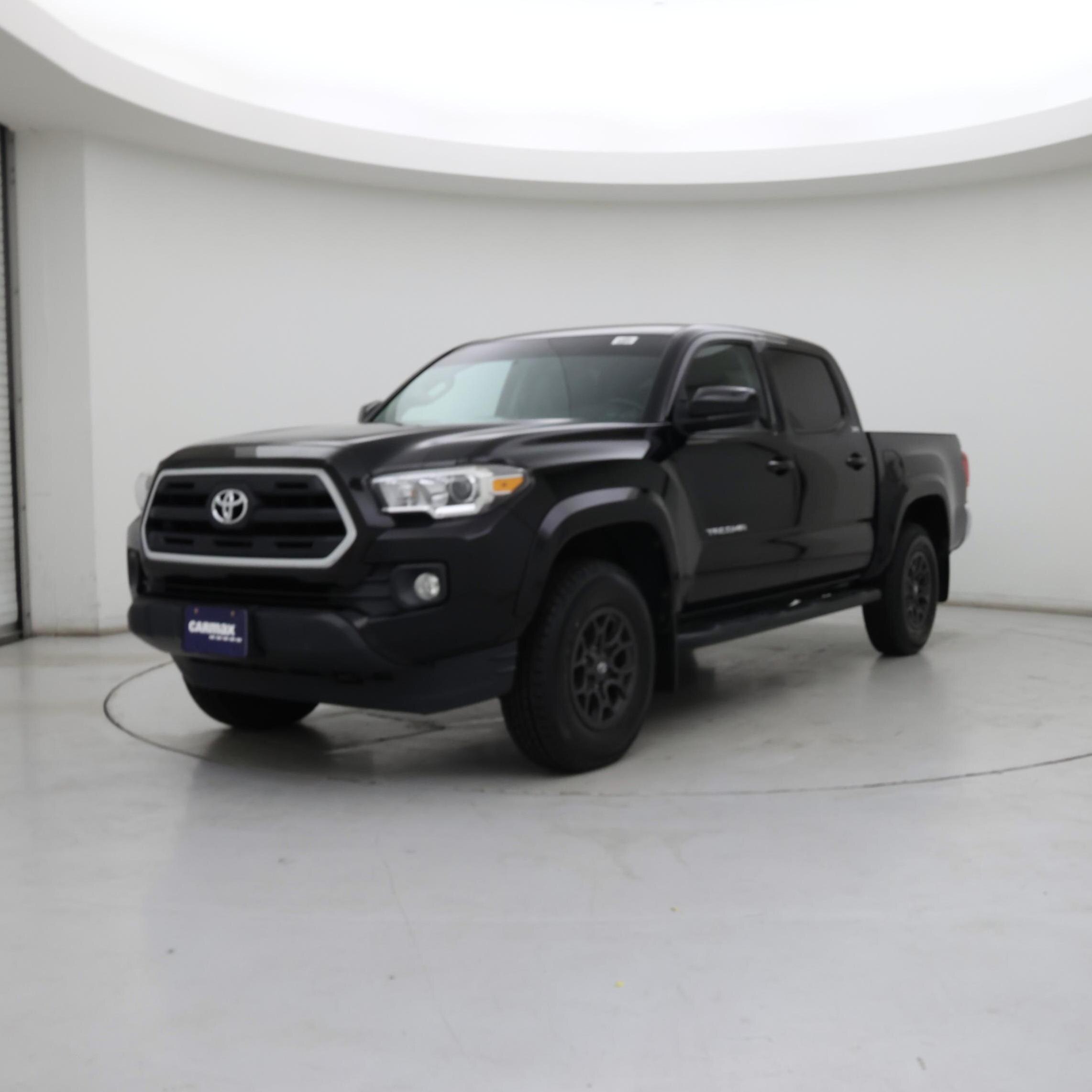 Thumbnail: 2017 Toyota Tacoma - 4