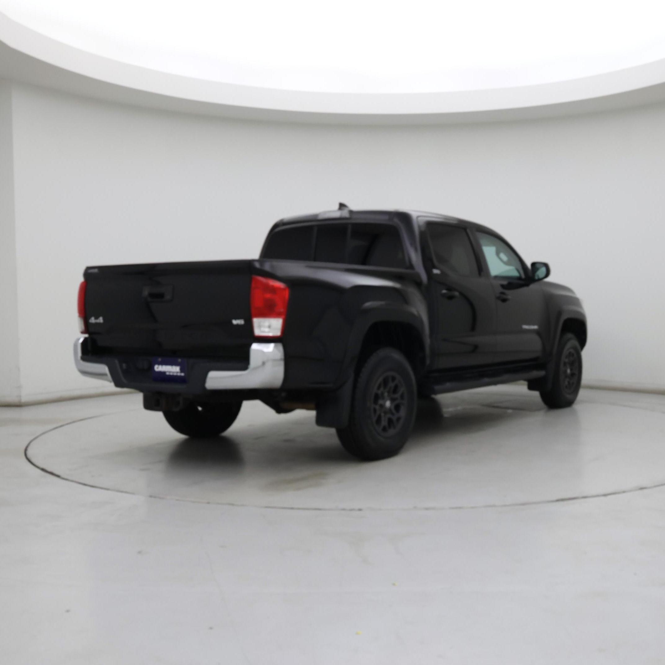 Thumbnail: 2017 Toyota Tacoma - 8
