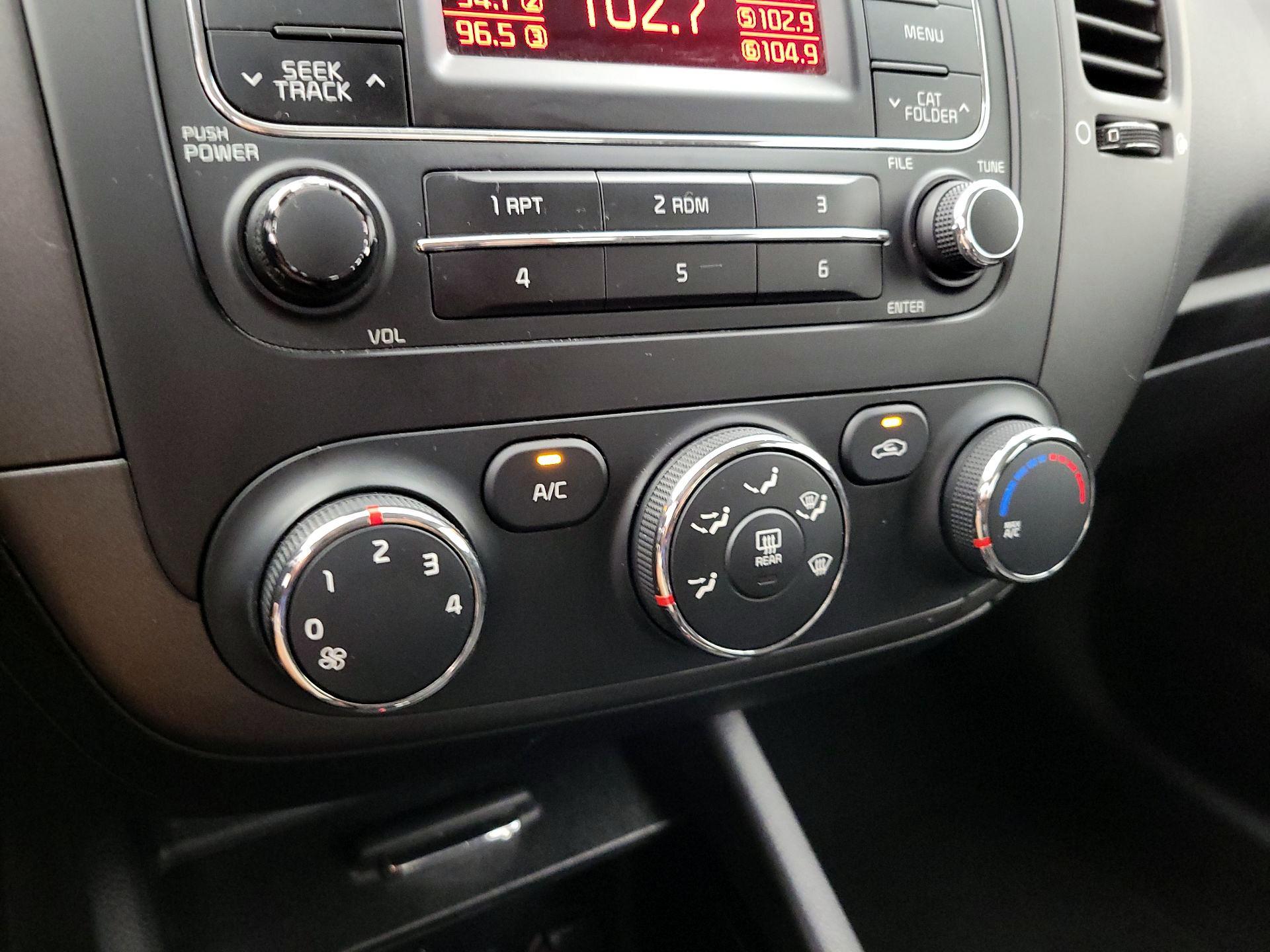 Thumbnail: 2015 Kia Forte - 15