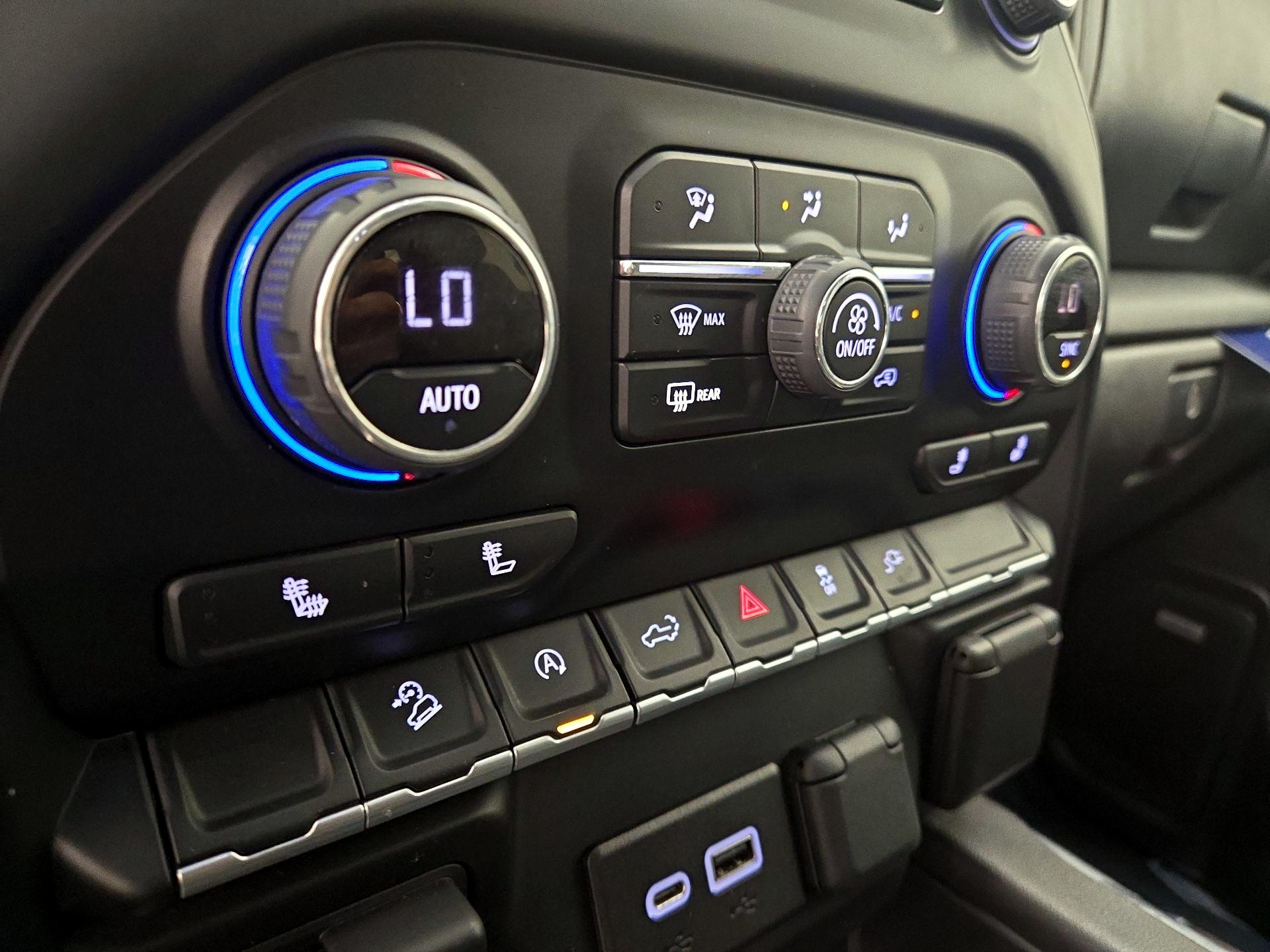 Thumbnail: 2022 Chevrolet Silverado 1500 - 16