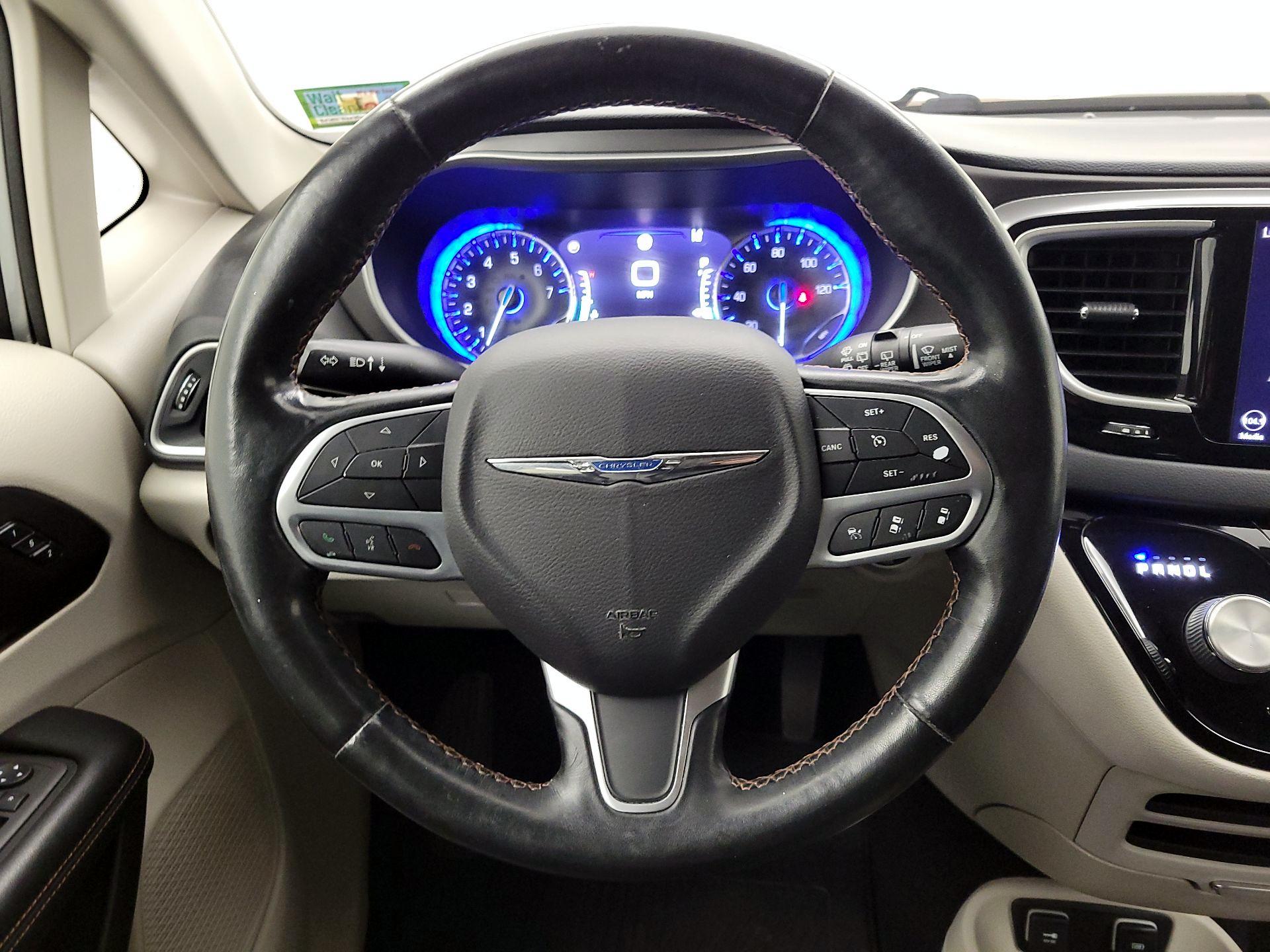 Thumbnail: 2020 Chrysler Pacifica - 10