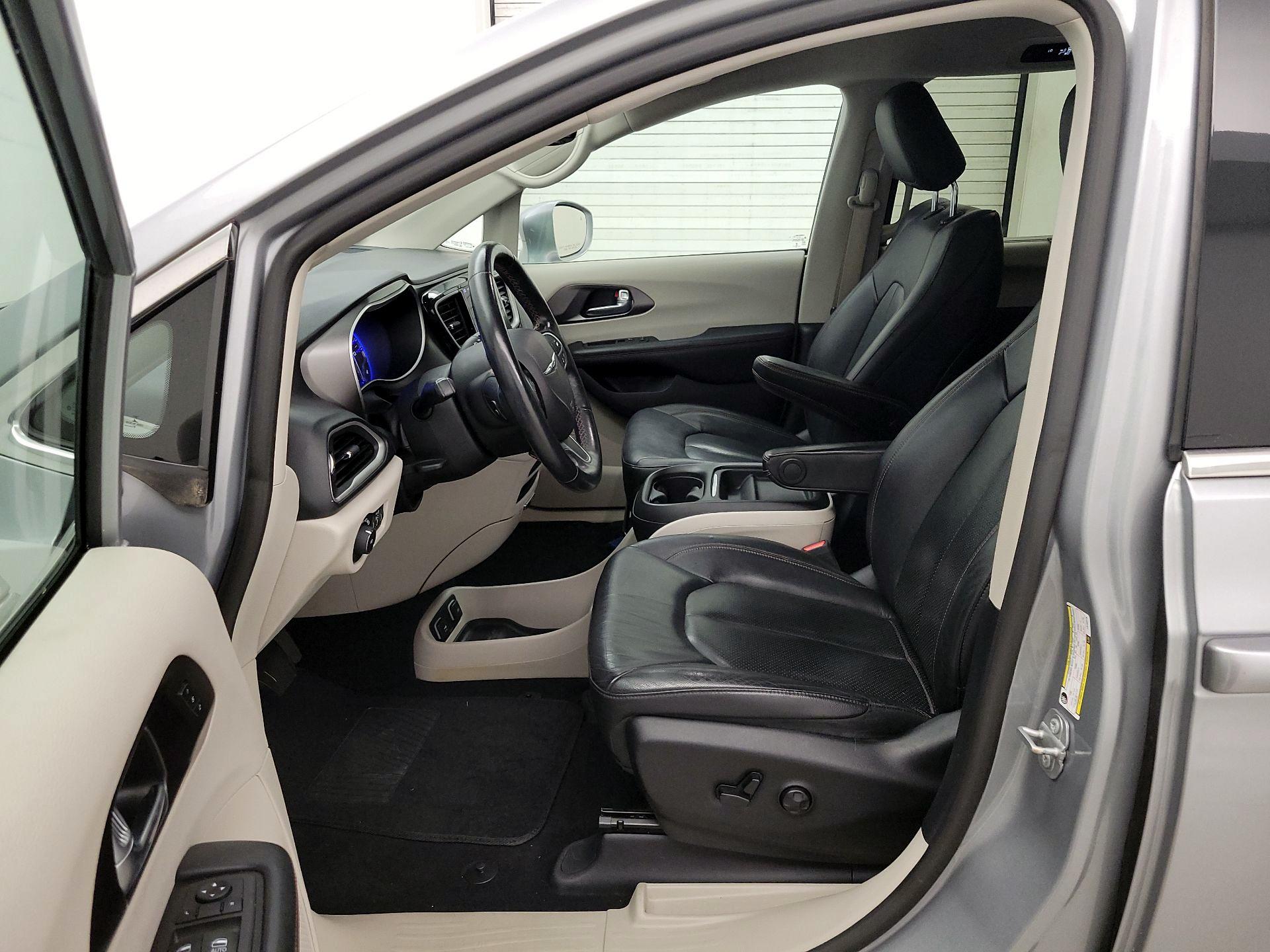 Thumbnail: 2020 Chrysler Pacifica - 11