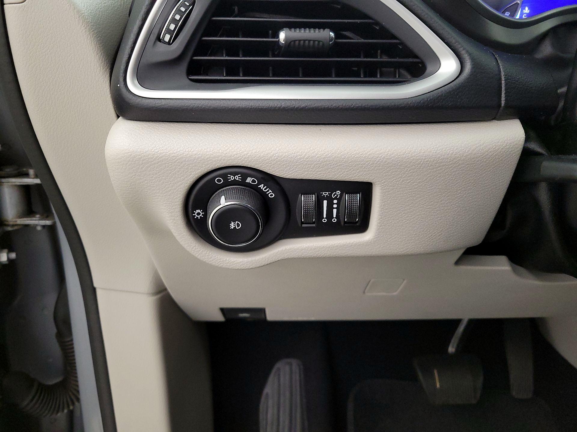 Thumbnail: 2020 Chrysler Pacifica - 13
