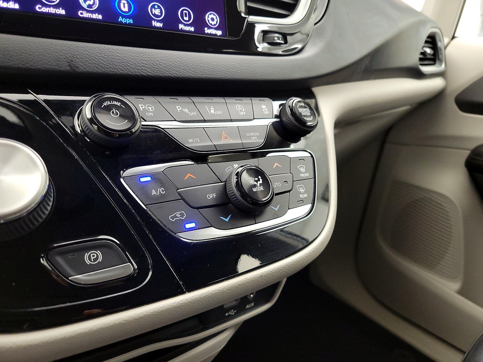 Thumbnail: 2020 Chrysler Pacifica - 16