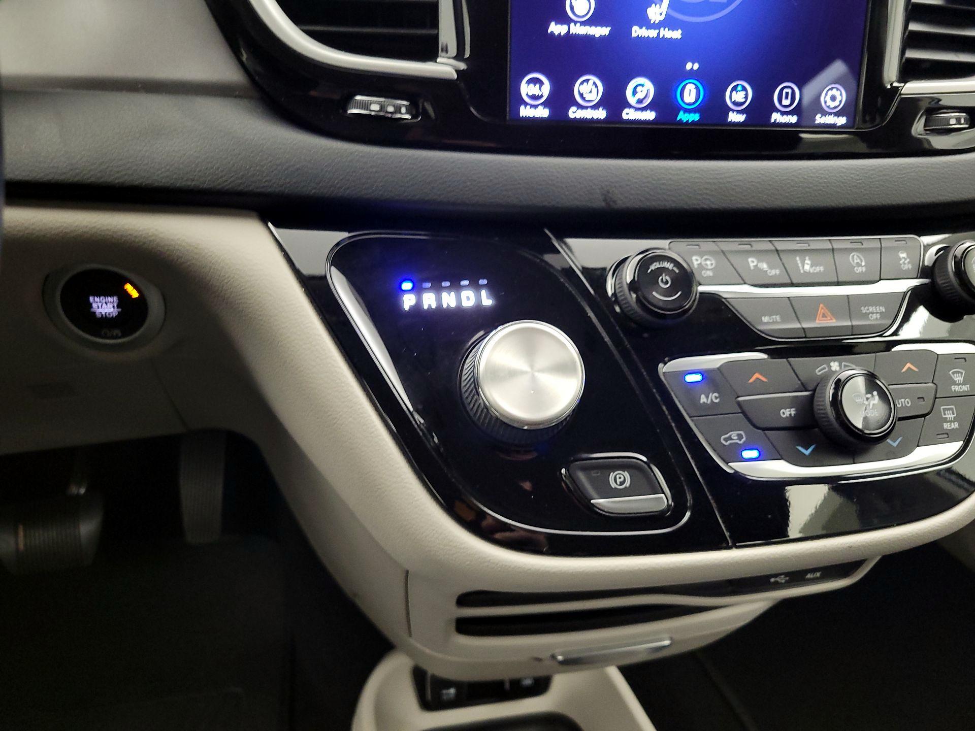 Thumbnail: 2020 Chrysler Pacifica - 17
