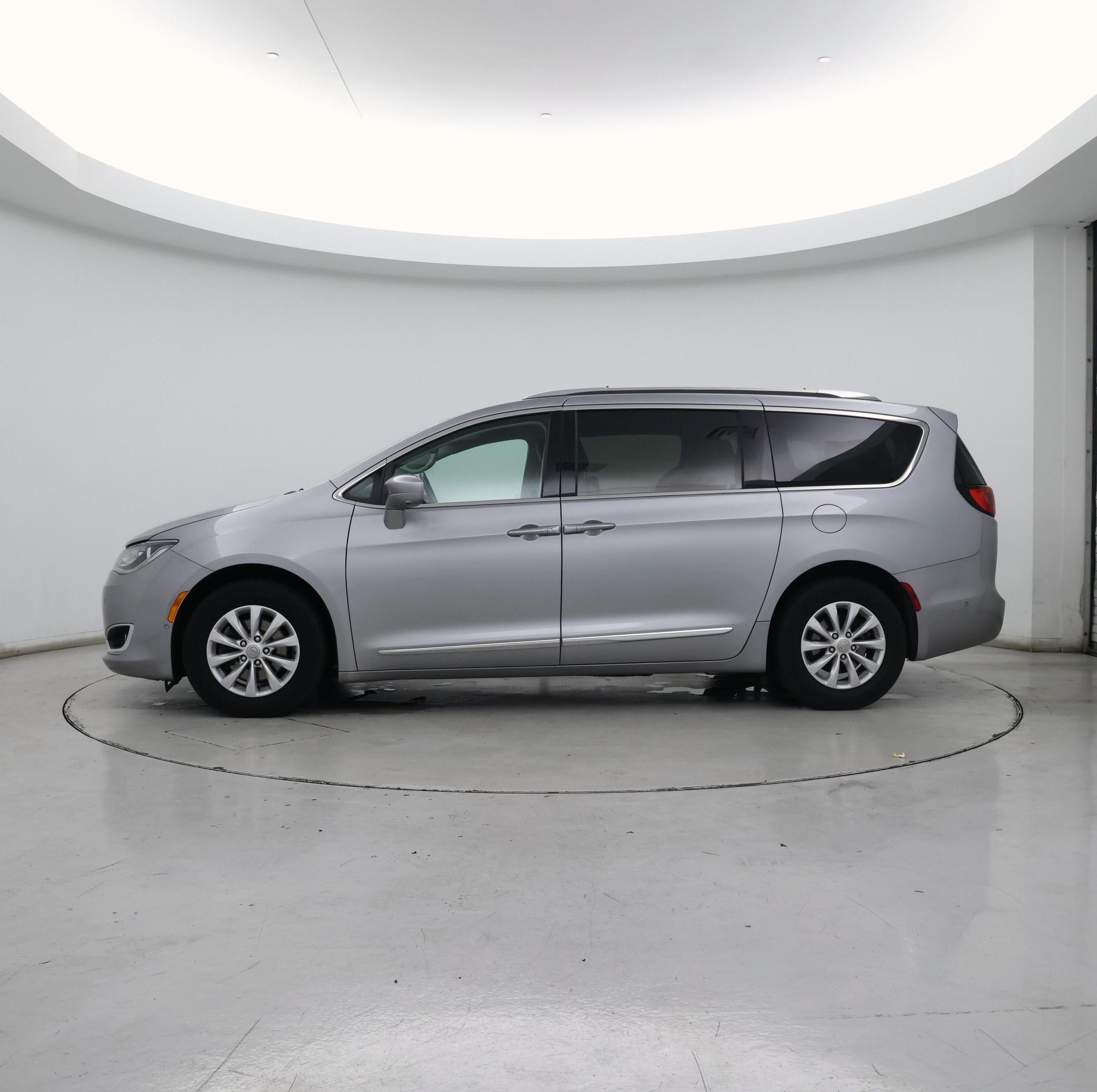 Thumbnail: 2020 Chrysler Pacifica - 3