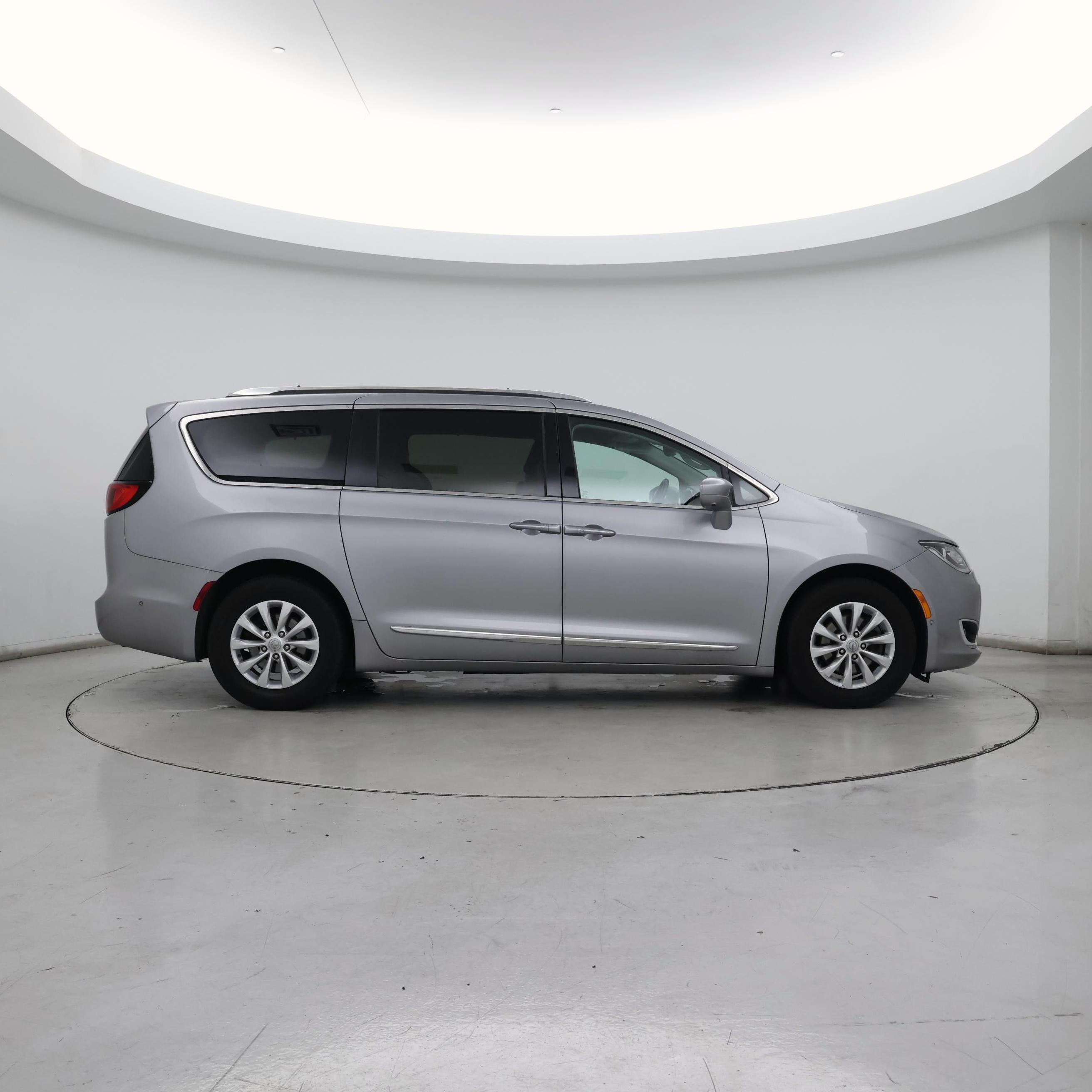 Thumbnail: 2020 Chrysler Pacifica - 7