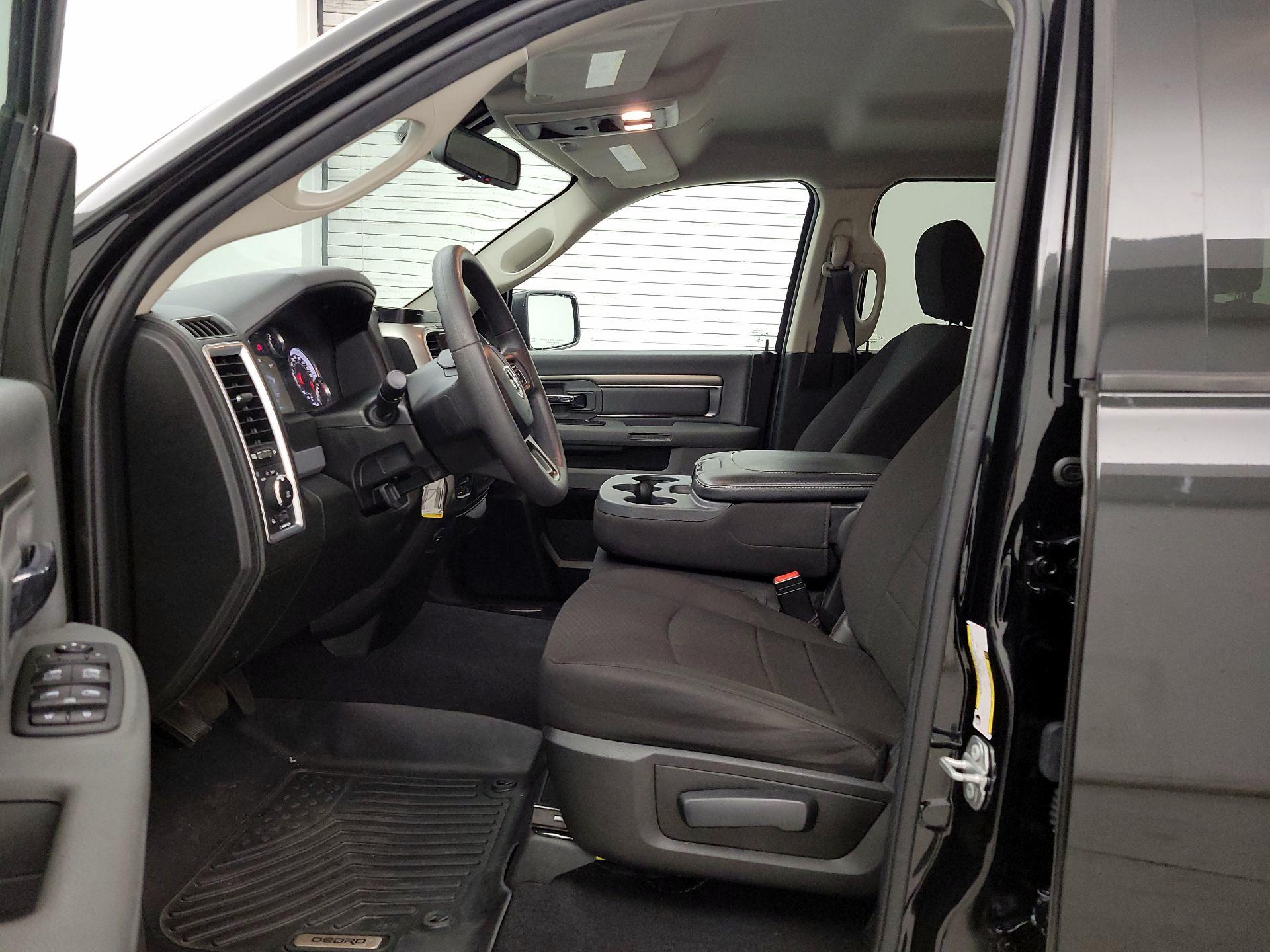 Thumbnail: 2020 RAM 1500 Classic - 11