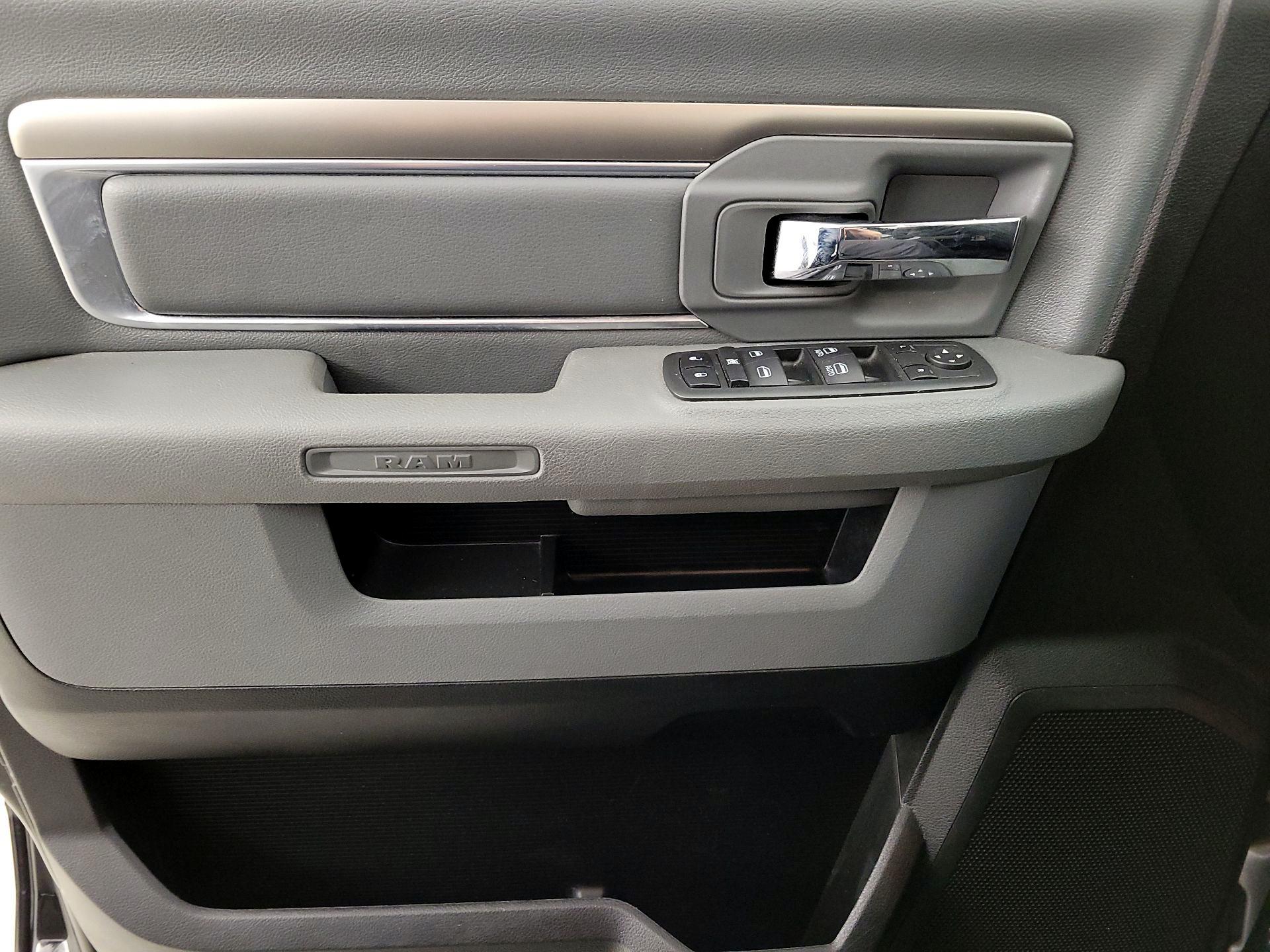 Thumbnail: 2020 RAM 1500 Classic - 12