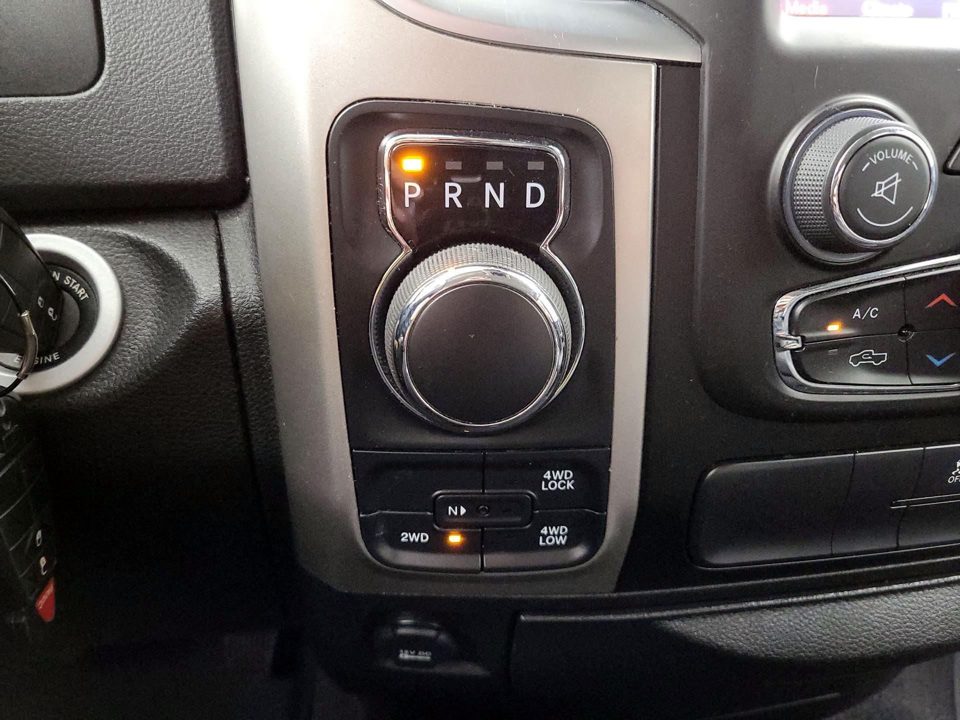 Thumbnail: 2020 RAM 1500 Classic - 17