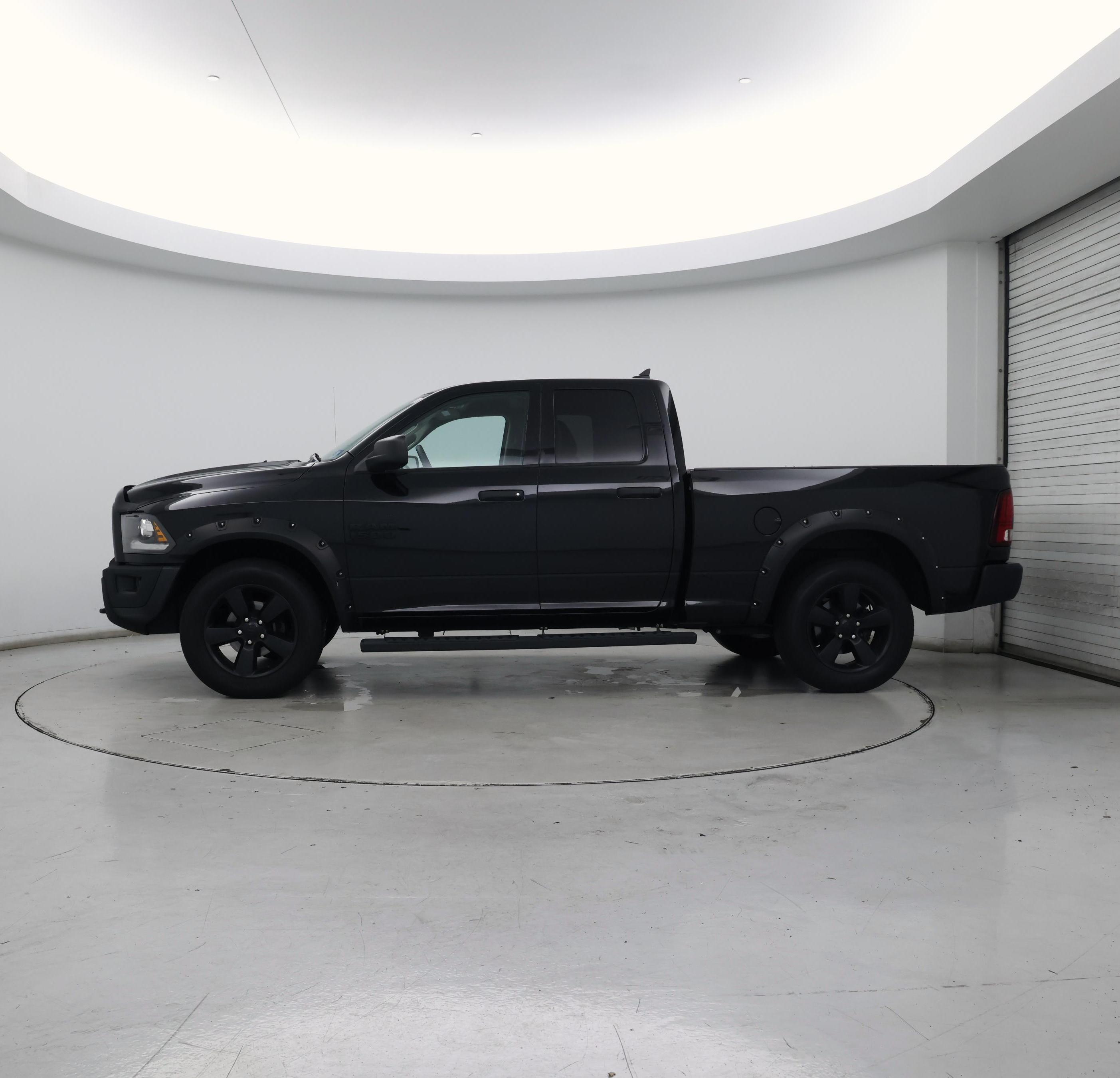 Thumbnail: 2020 RAM 1500 Classic - 3