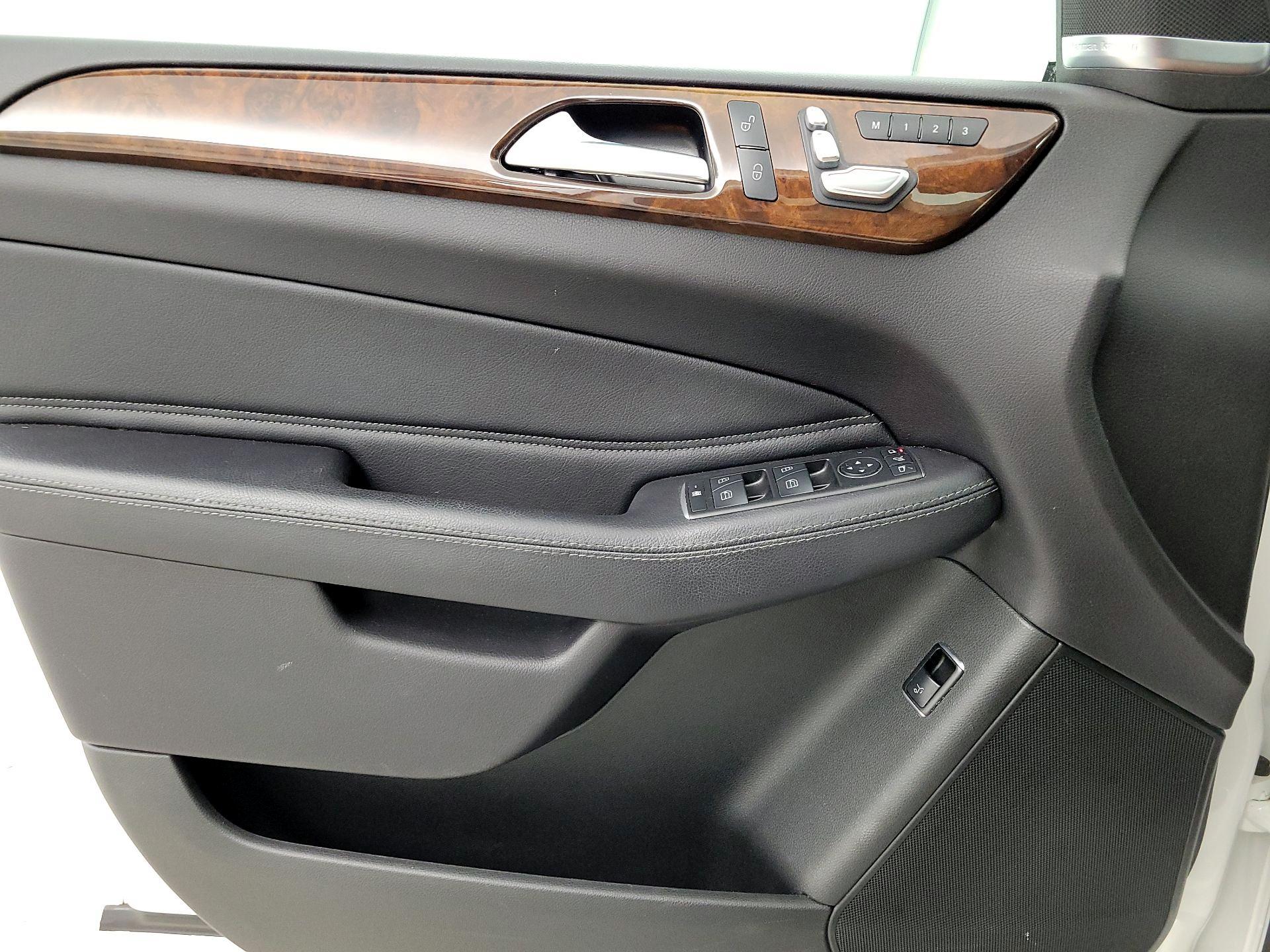 Thumbnail: 2016 Mercedes-Benz GLE - 12