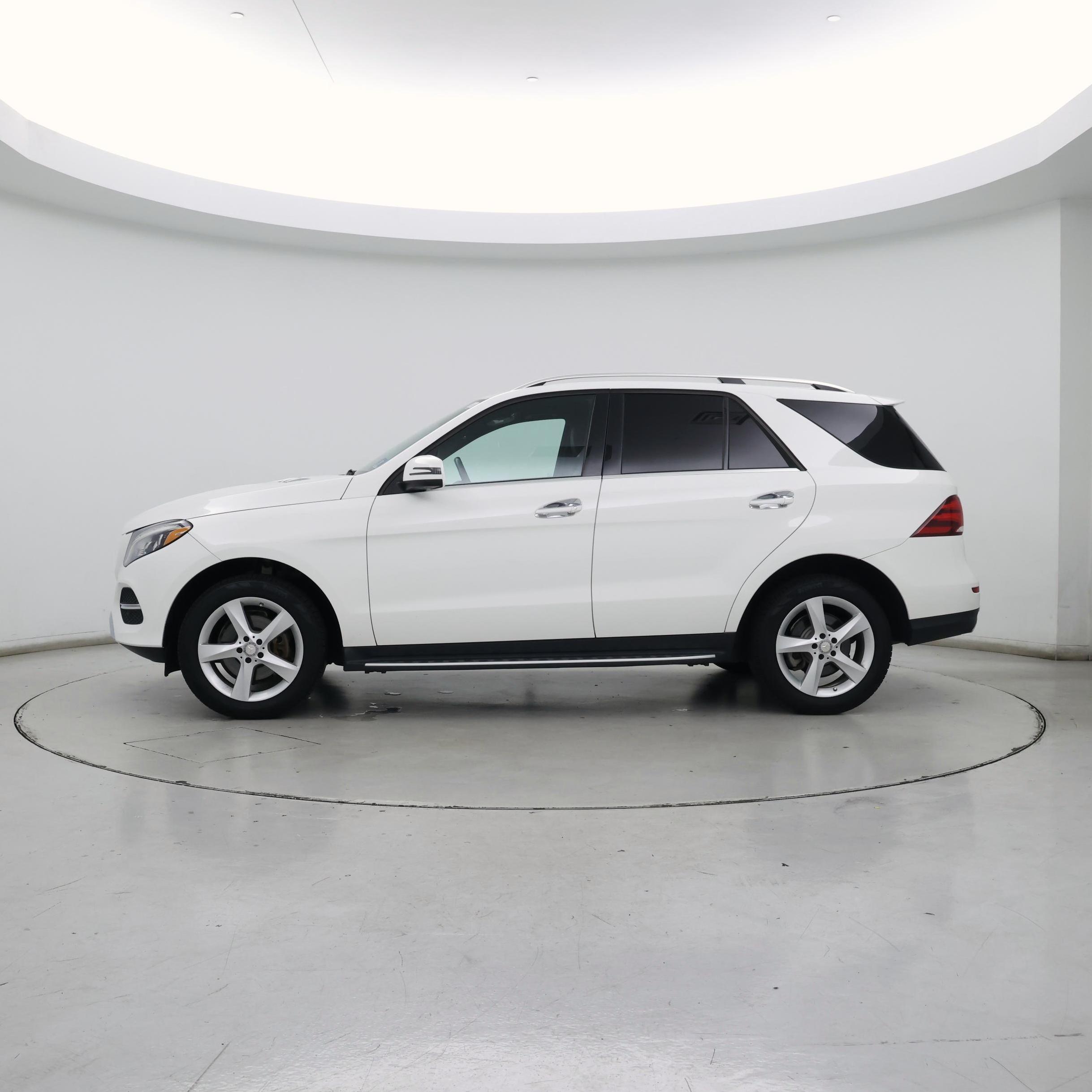 Thumbnail: 2016 Mercedes-Benz GLE - 3